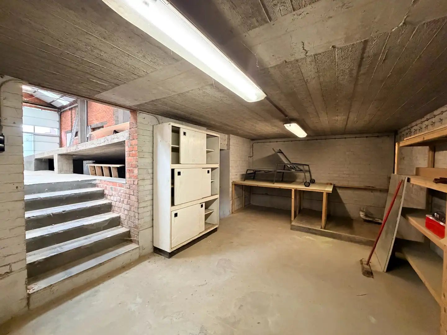 Loods met een oppervlakte van ± 300 m² in centrum Tielt! foto 5