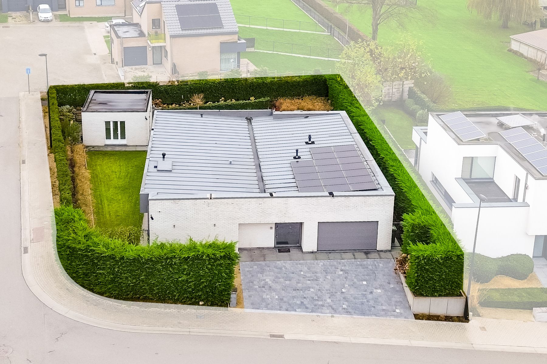 Energiezuinige bungalow in rustige residentiële wijk foto 2