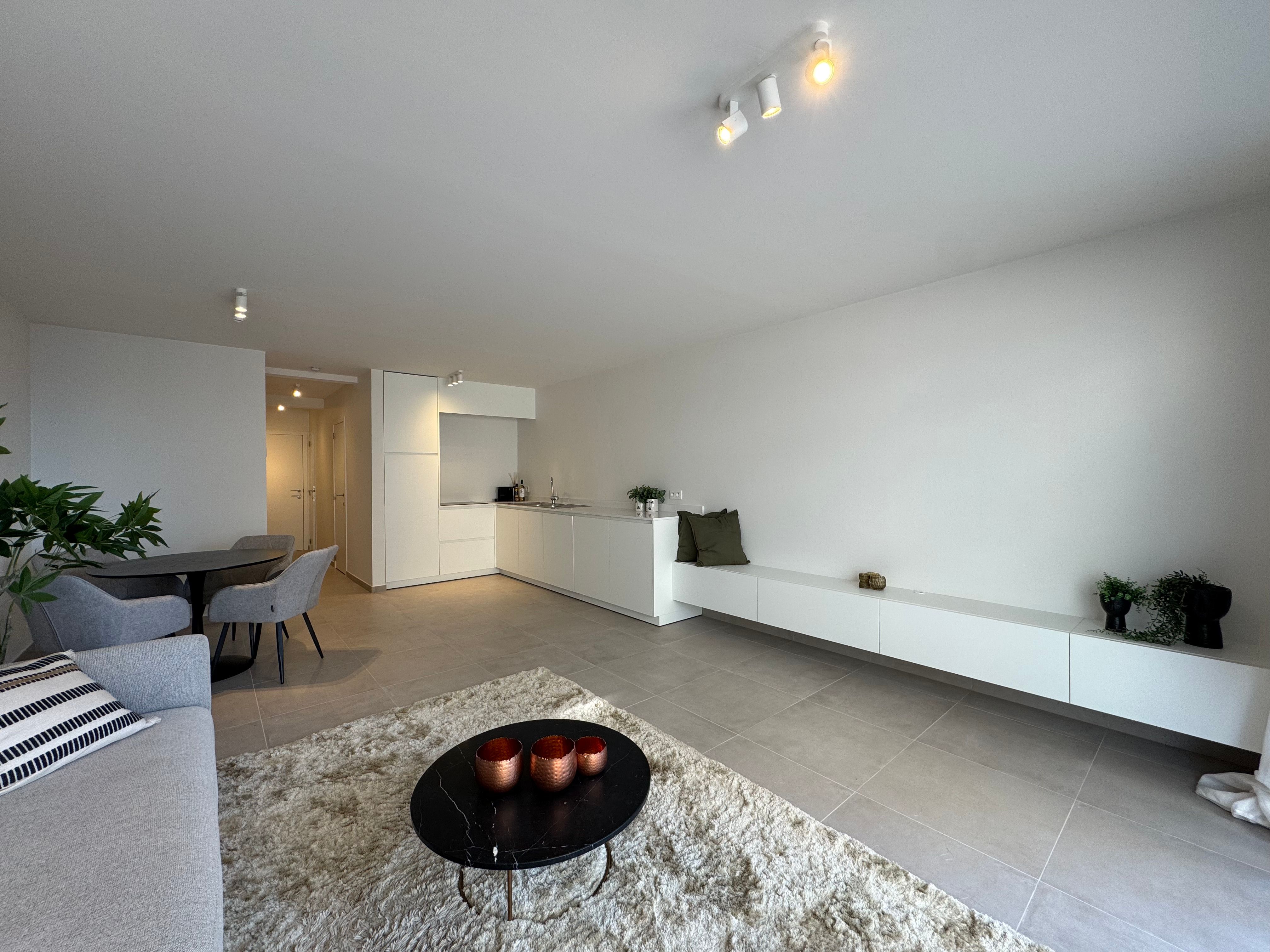 Verfijnd heringericht appartement met zicht op zee foto {{pictureIndex}}