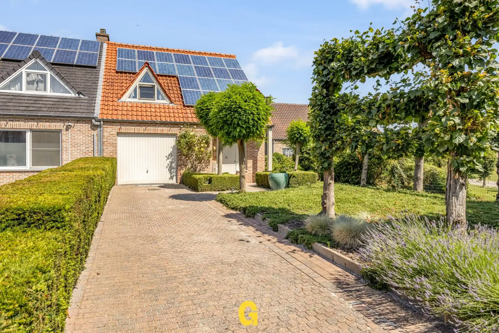 Halfopen woning met prachtige tuin met zwembad en blijvend zicht op achterliggend groen foto 4