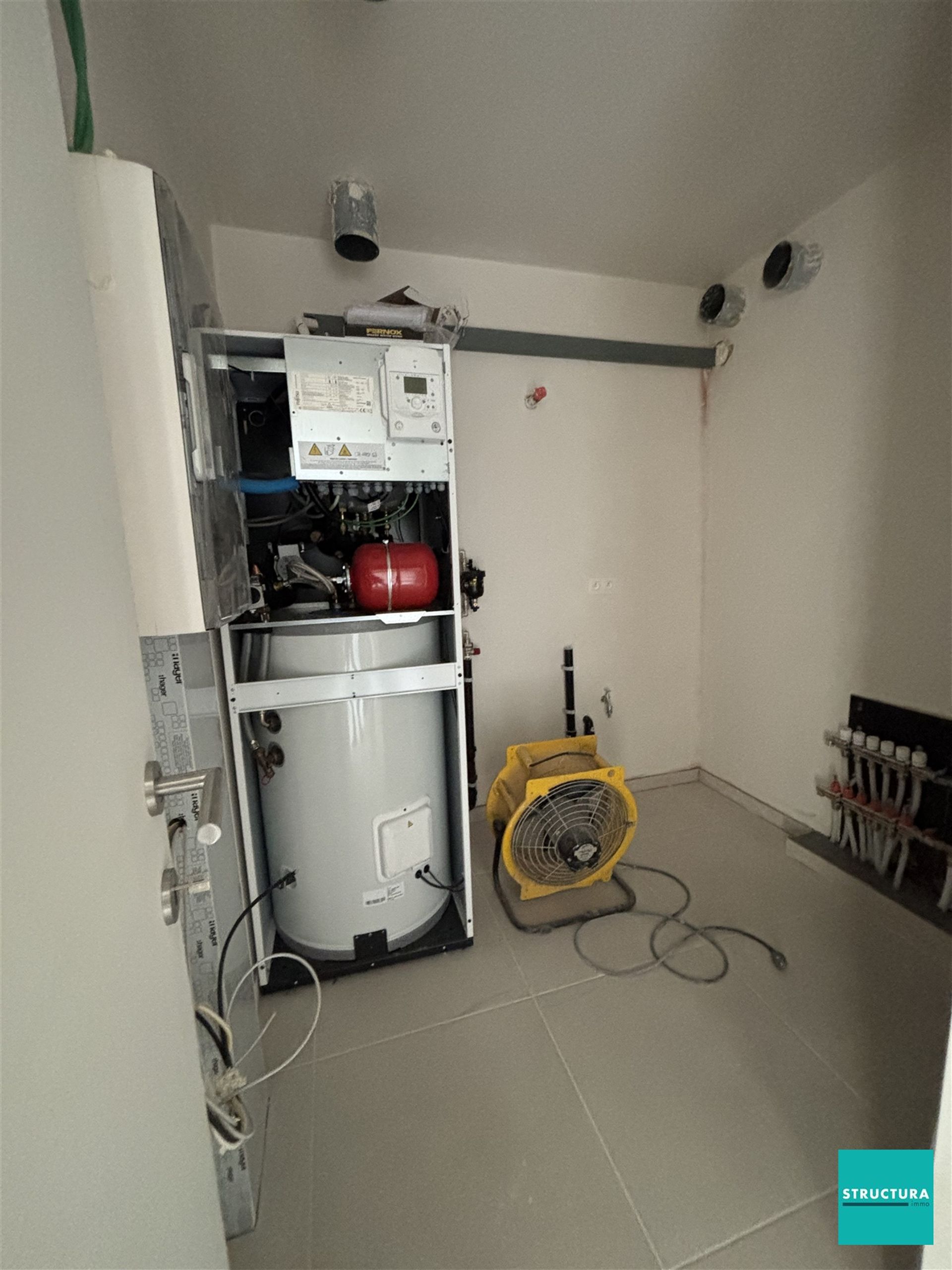 Appartement met 2 slaapkamers en 2 staanplaatsen in centrum Merchtem foto 6