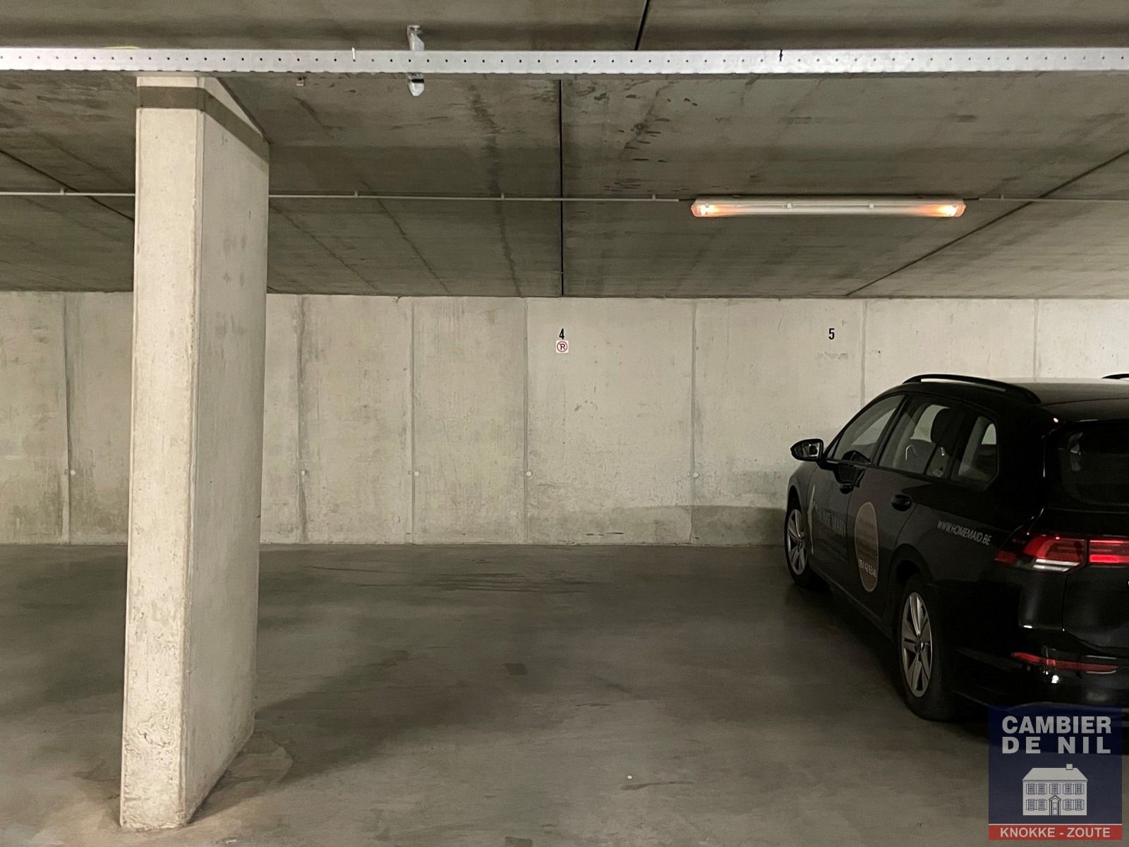 Makkelijk inrijdbare autostaanplaats op de Elizabetlaan te Knokke-Heist  foto 2