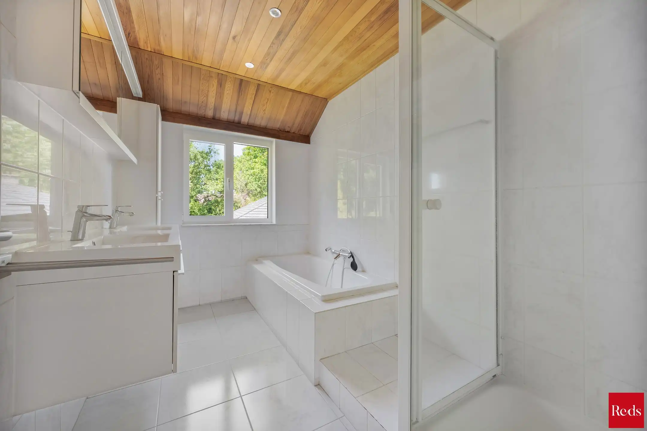 Villa met zwembad omringd door natuur en maximale privacy foto 23