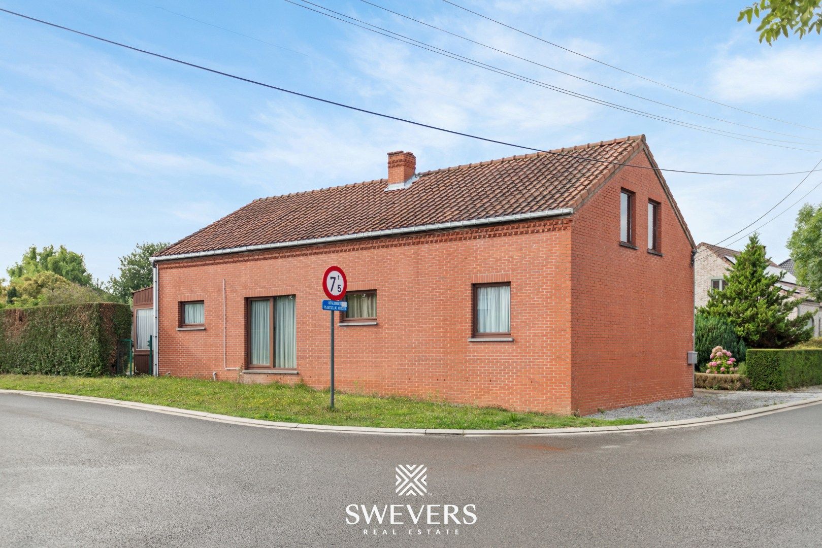 Hoofdfoto van de publicatie: Te renoveren woning met veel potentieel op toplocatie te Diepenbeek