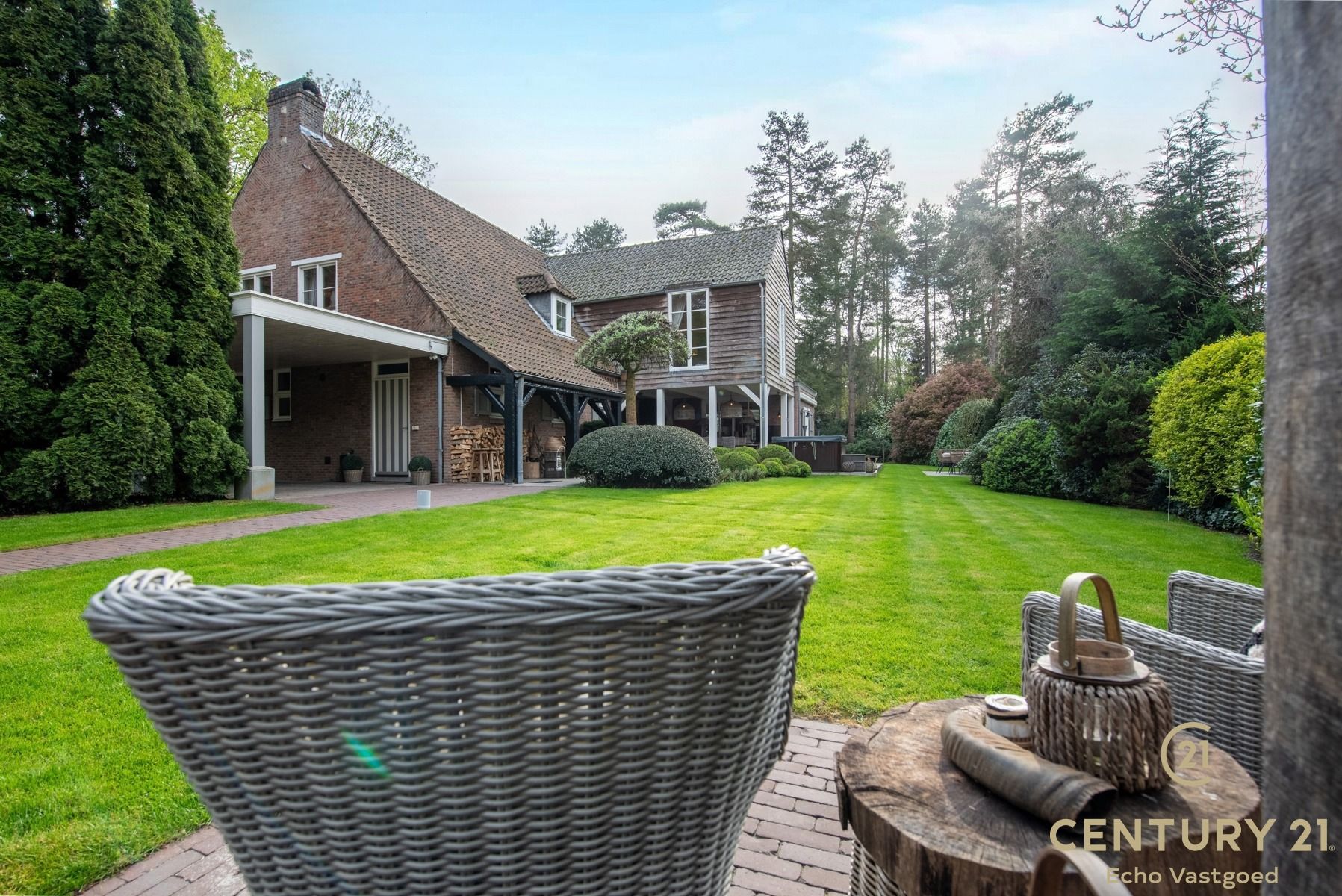  Luxueuze villa met boomhut op fraai hoekperceel van 2087m² foto 29