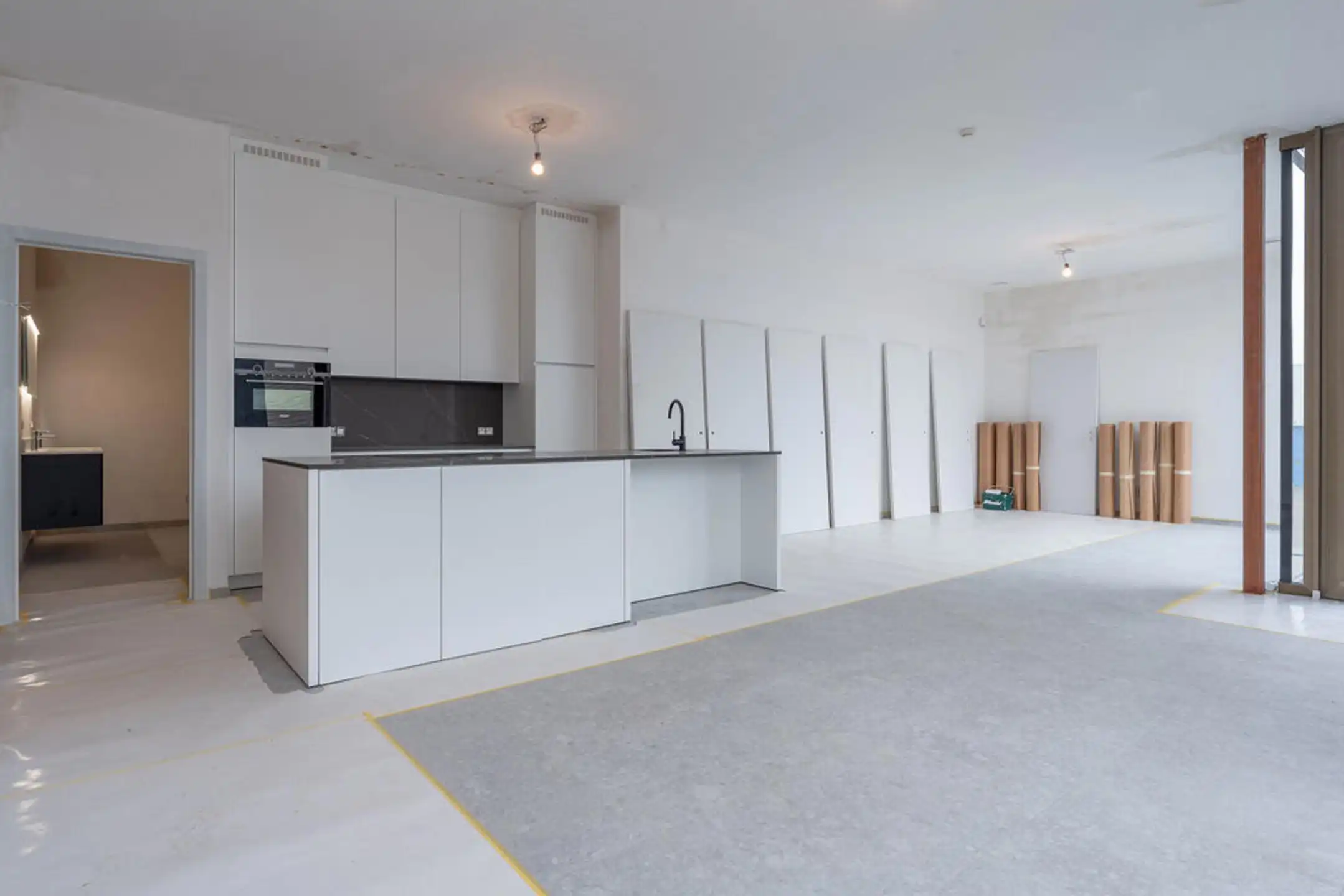 Modern 2-slpk app met terras en autostaanplaats. foto 6