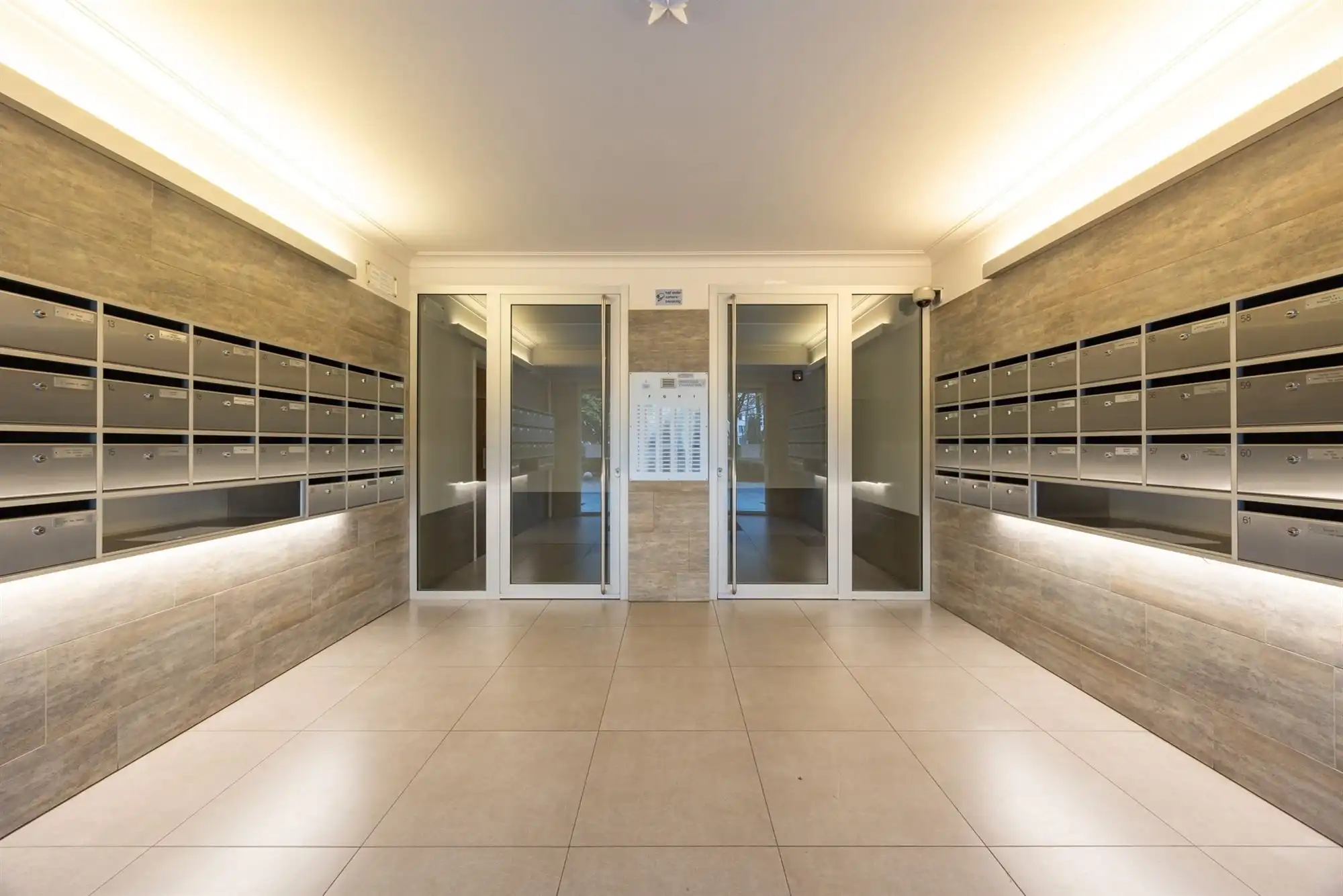 Ruim app. met 3 slpkmrs en 2 terrassen én garage foto 16