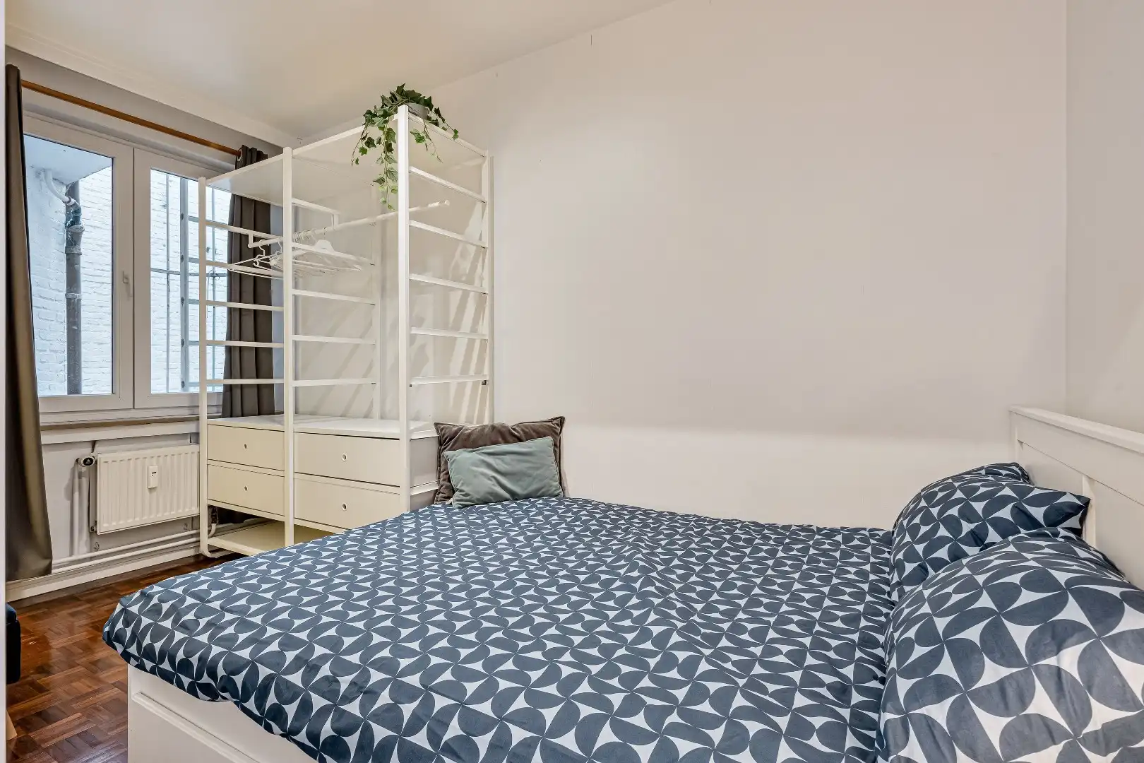 Ruim gerenoveerd 3 slaapkamer appartement met frontaal zeezicht op absolute toplocatie aan de Zeedijk in Blankenberge foto 8