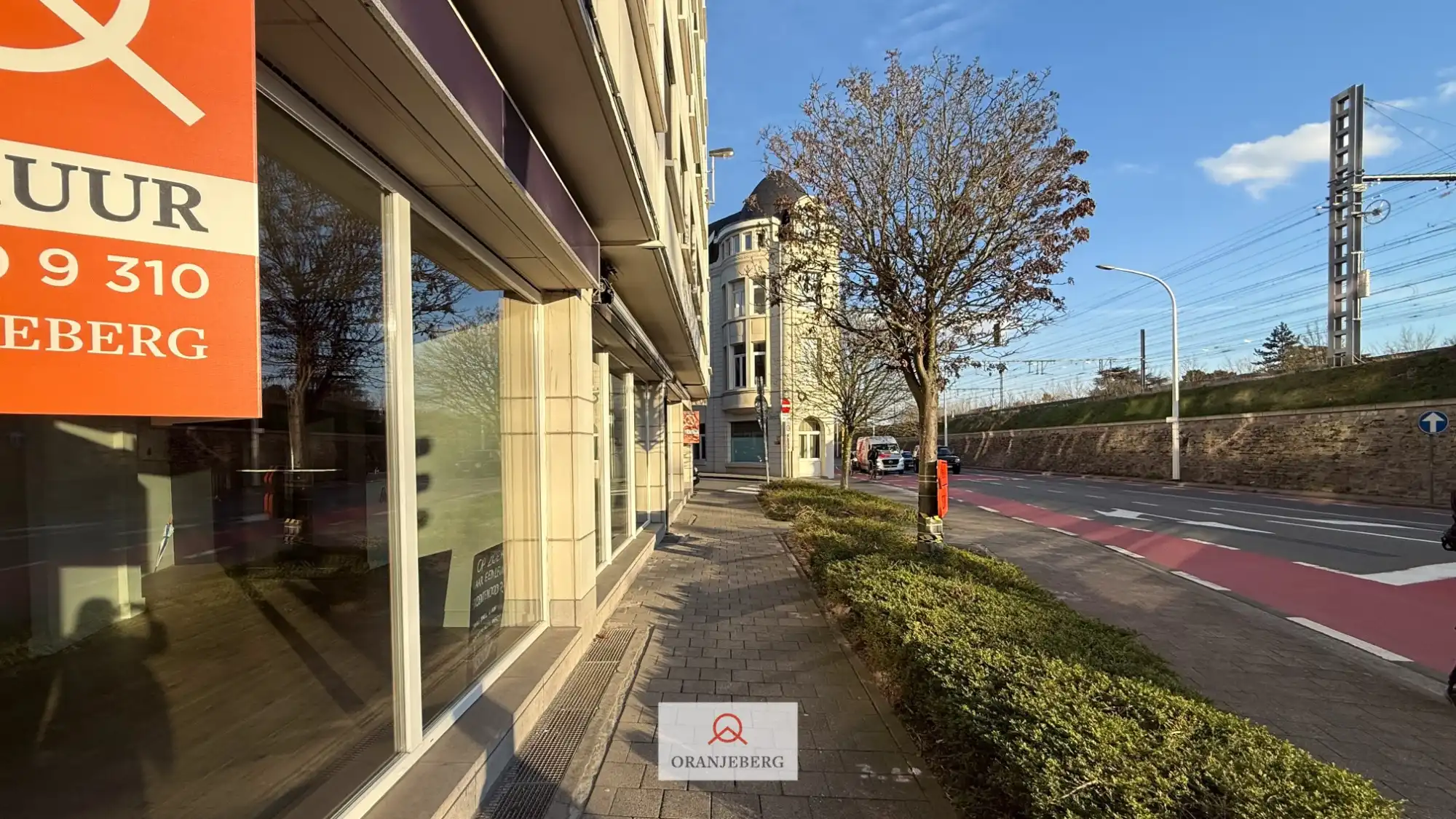 Hoek handelspand op commerciële ligging met veel visibiliteit foto 13