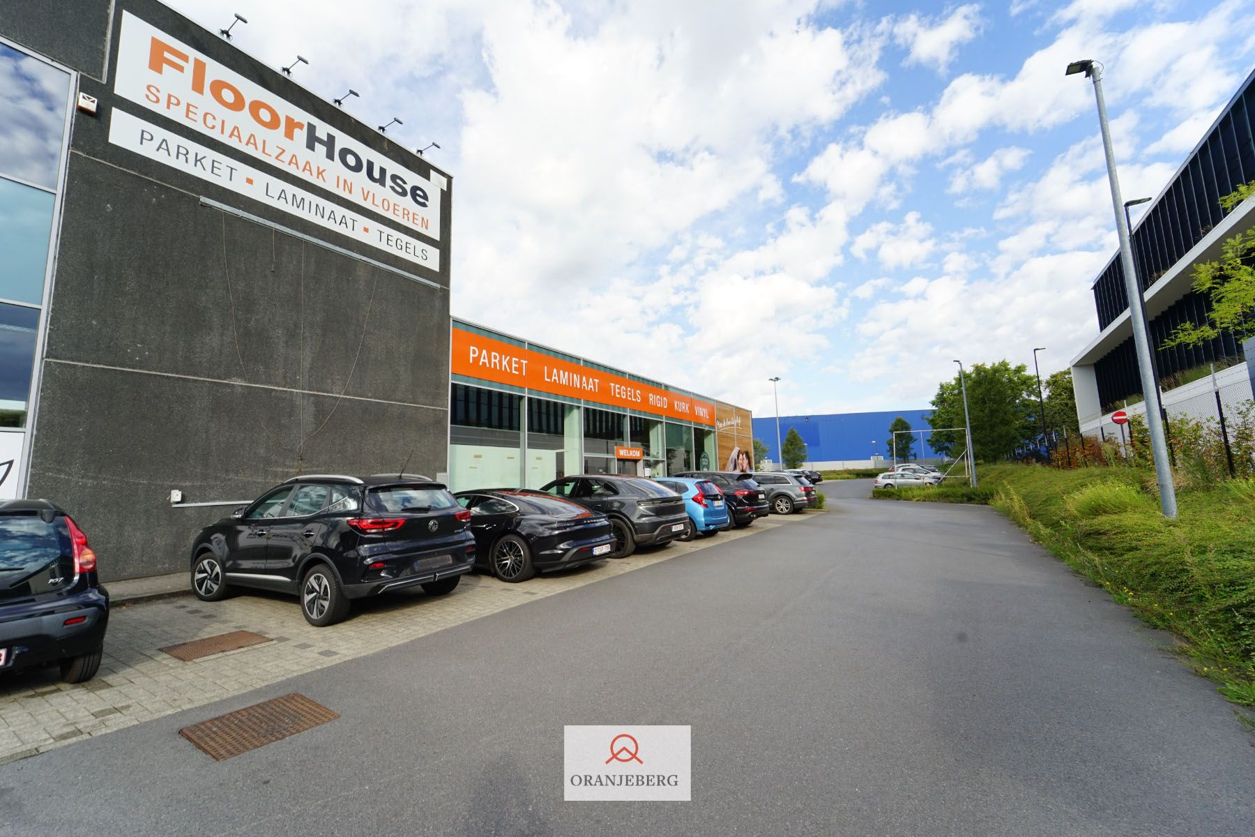 In de schaduw van de IKEA: winkel-magazijn van 750 m² +P! foto 34