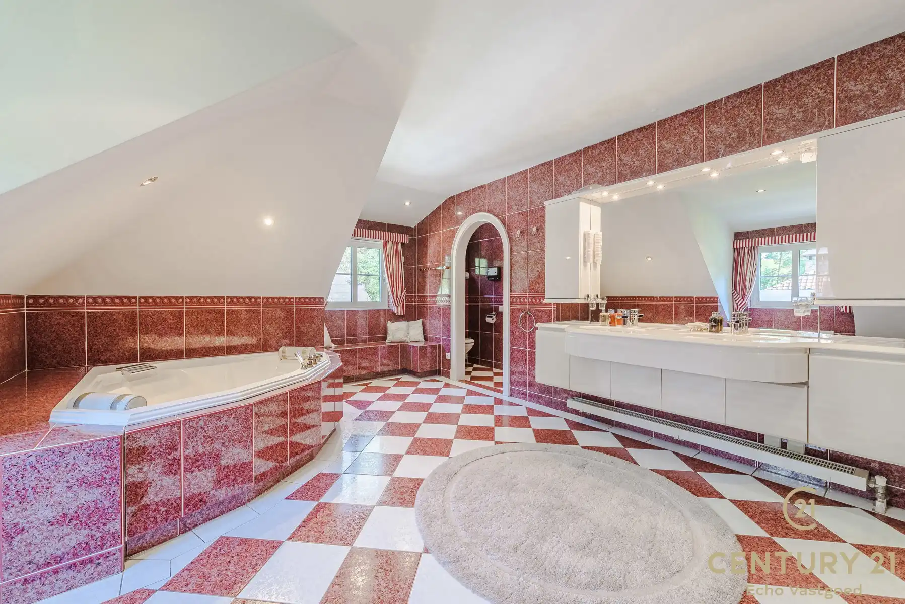 Karaktervol landhuis met prachtige tuin van ca 4209m² foto 22