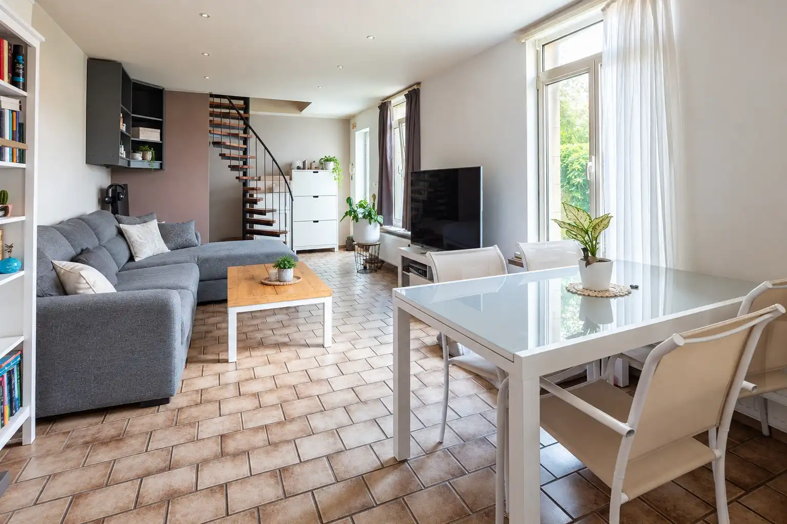 Ruim te renoveren duplex-appartement met 3 slpk en tuin foto 6