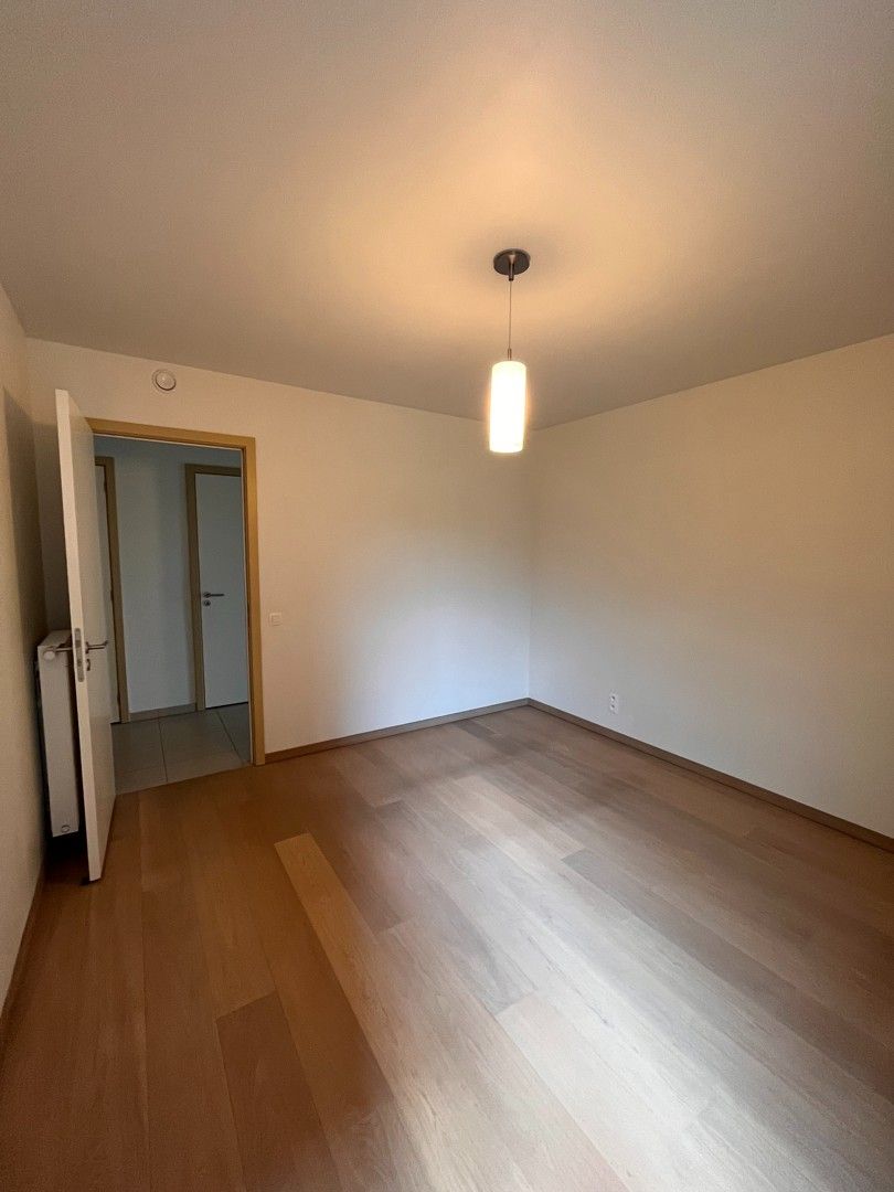 Zeer aangenaam 2-slaapkamerappartement met ruim terras en open zicht te Dok Noord foto 11