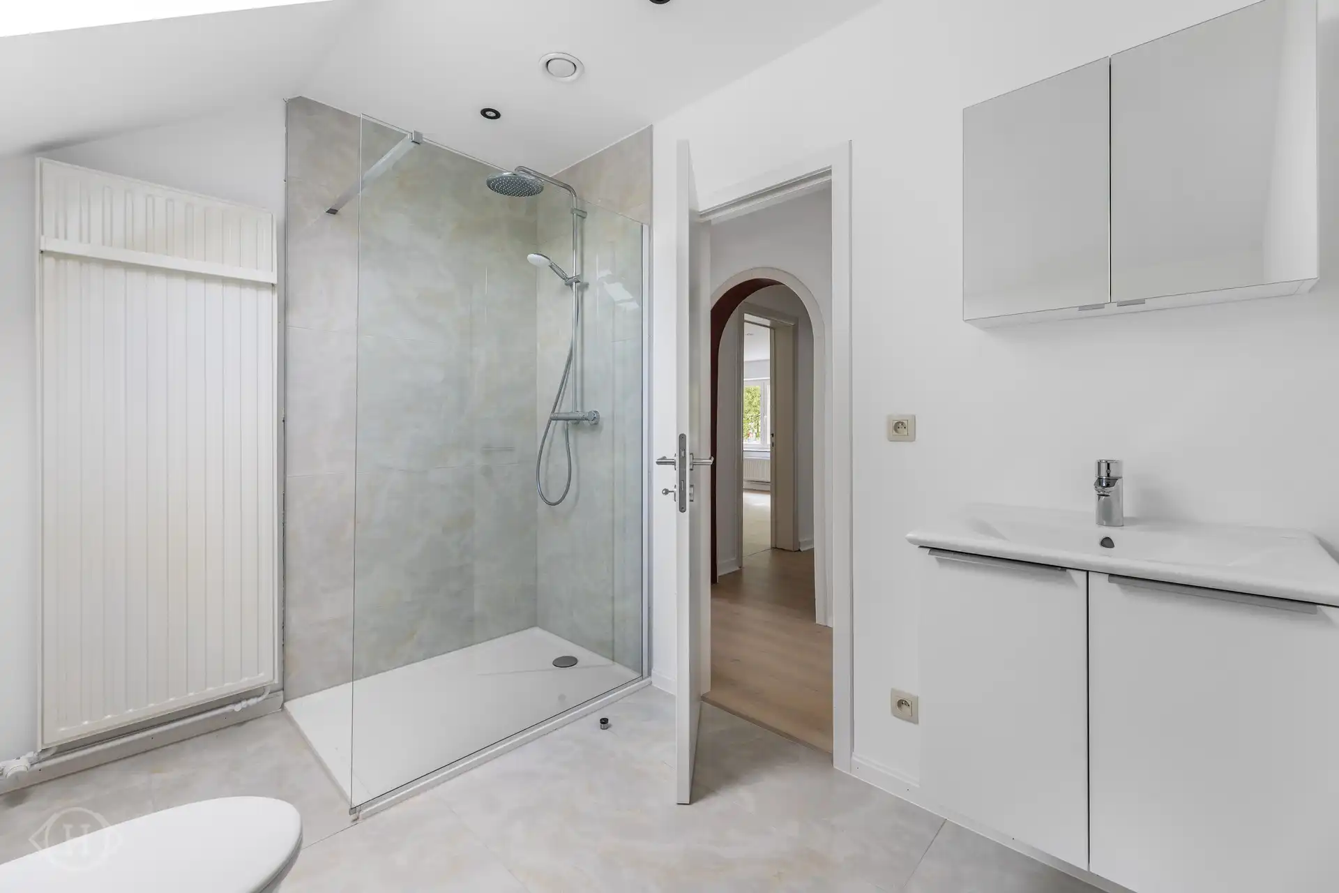 Karaktervolle gerenoveerde woning met 4 slaapkamers foto 11
