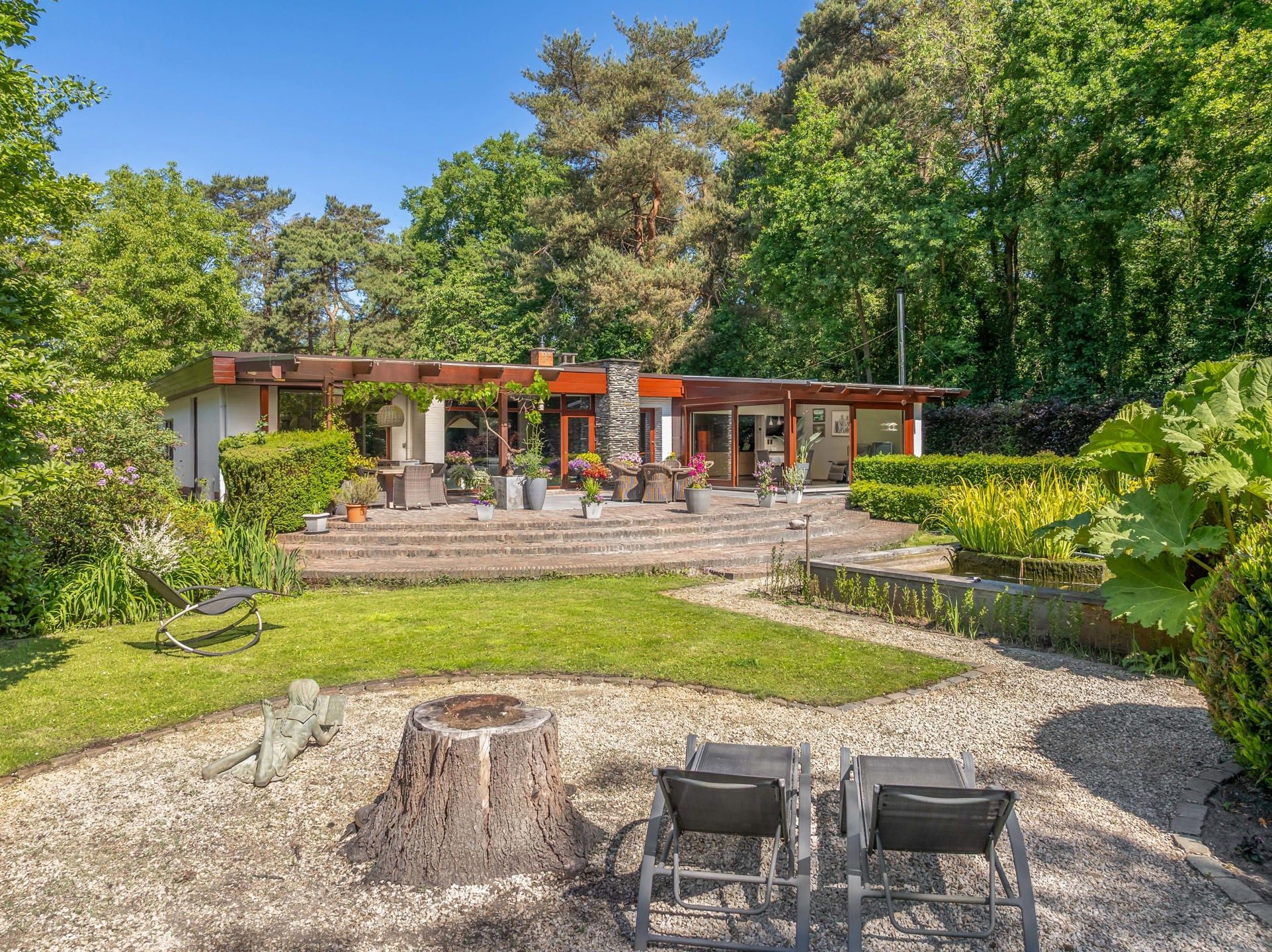 Laagbouwwoning op 2848 m² met Zwemvijver en Prachtige Tuin foto 34