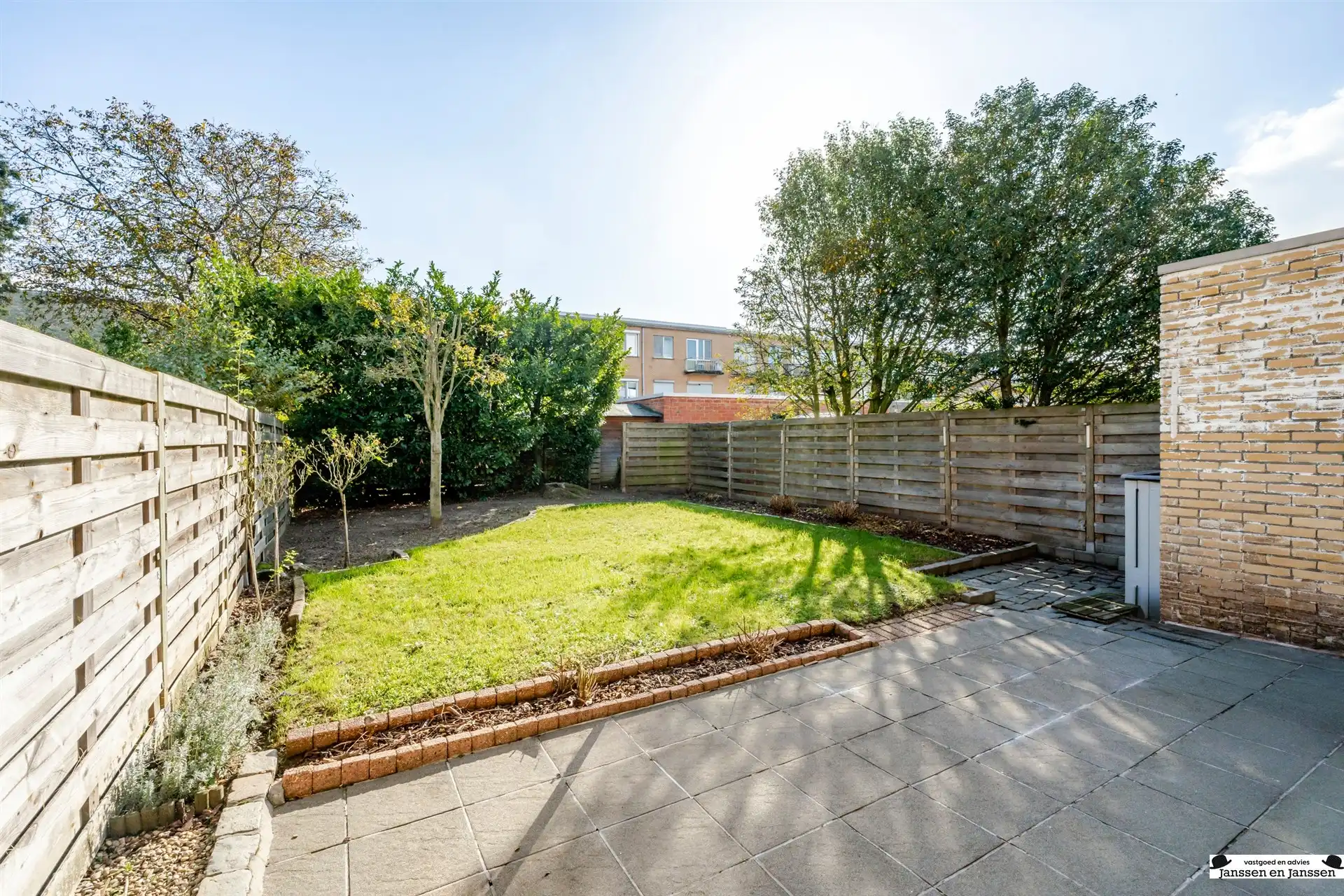Instapklare bel-etage met 3 à 4 en twee garages! foto 20