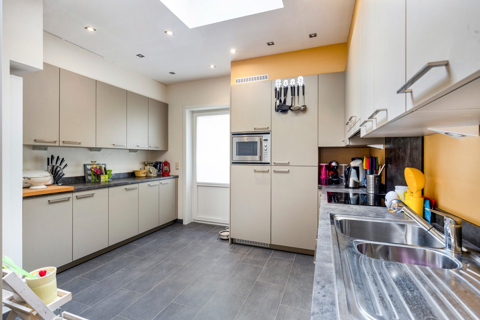 Gerenoveerde woning nabij strand en haven te Blankenberge foto 2