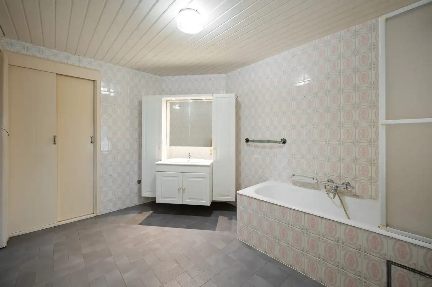 Charmante gezinswoning met ruime tuin en 3 garages in Overwinden (Landen) foto 10