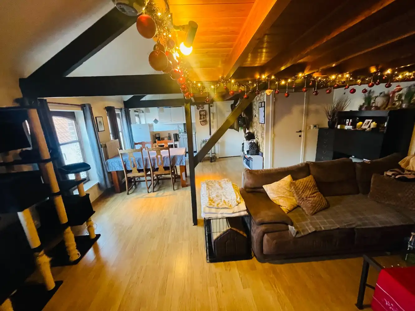 Brugge centrum, OPBRENGSTEIGENDOM bestaande uit  een MAGAZIJN op het gelijkvloers,  een STUDIO op de 1é Verd,  DUPLEX  LOFT STUDIO ONDER HET DAK ALLES VERHUURD MOOIE OPBRENGST foto 5