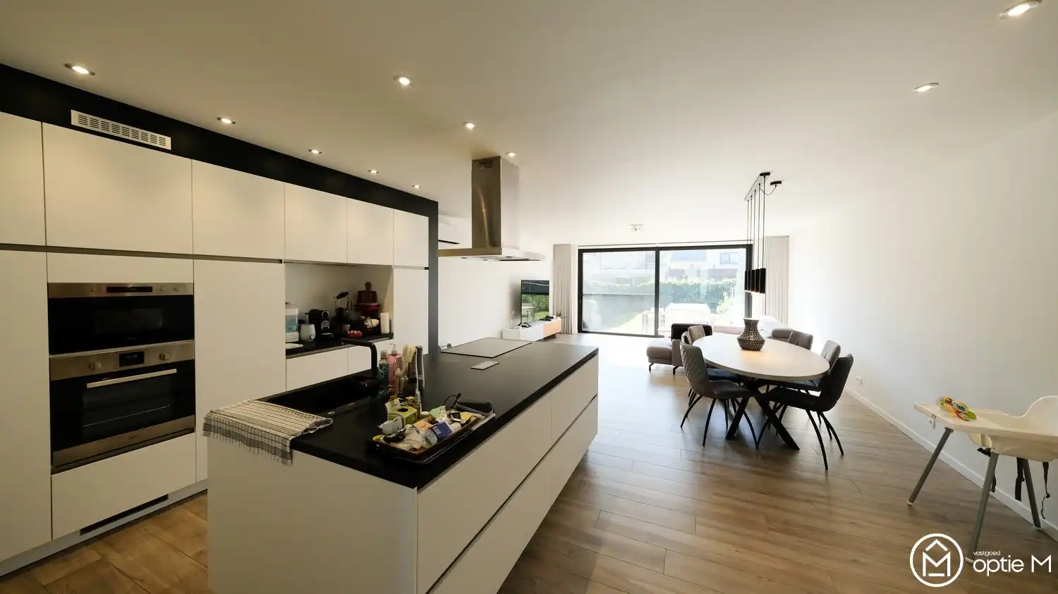 Stijlvol wonen in Hasselt: gezellige woning met 3 slaapkamers, tuin, garage en kelder te huur - ideale uitvalsbasis voor stedelijk leven in je eigen bubbel foto 2