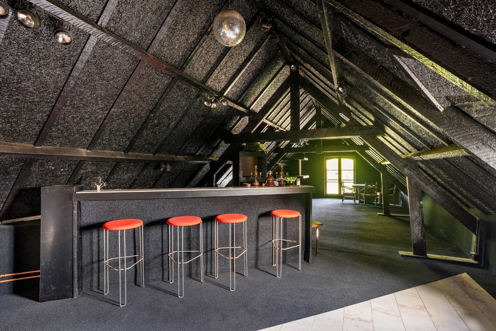 Karaktervolle hoeve met bijgebouwen en verzorgde tuin in Ledegem foto 15