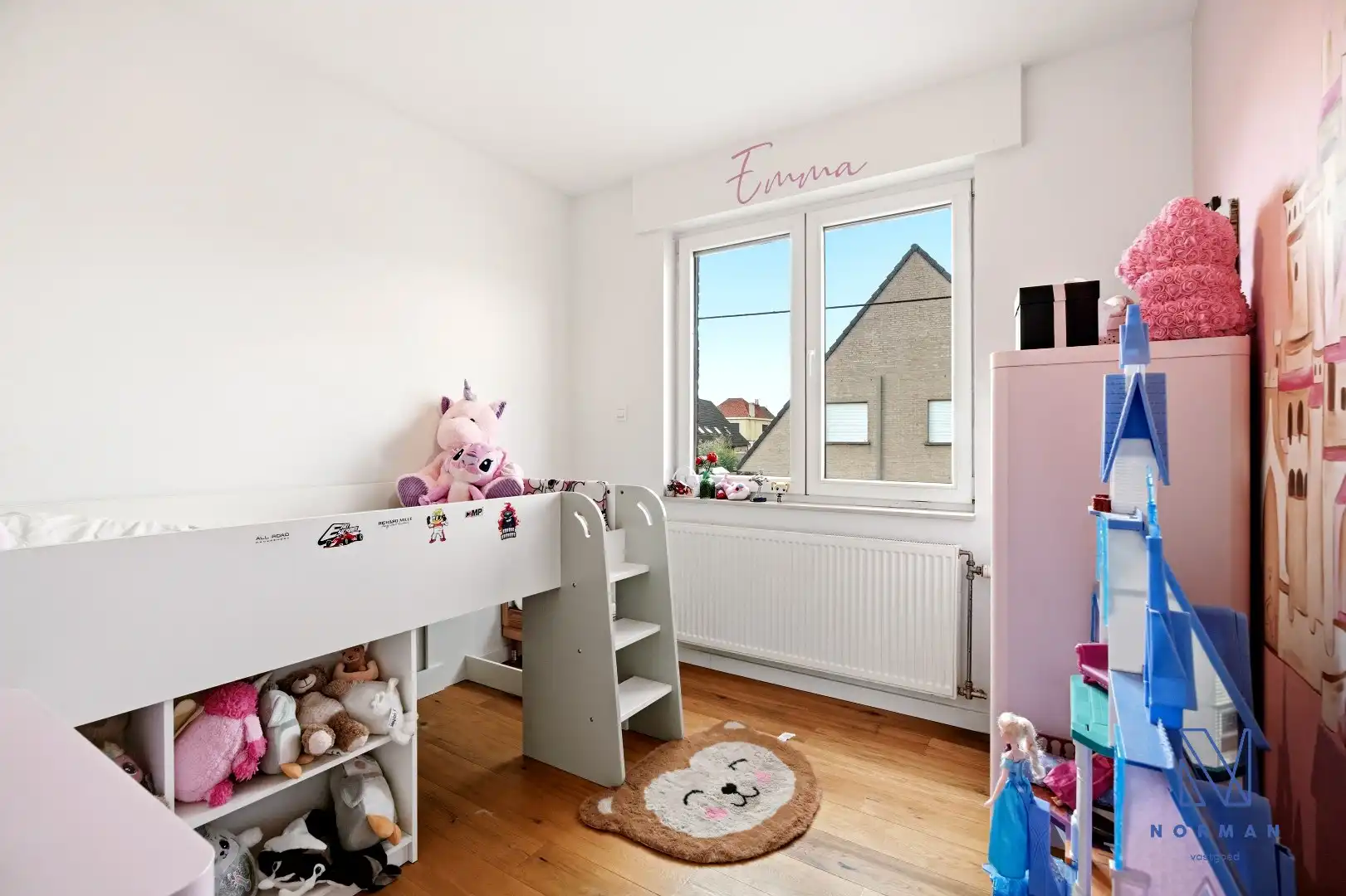 Instapklare gezinswoning met 4 slaapkamers, 2 badkamers en zuidgerichte tuin in Wevelgem foto 12