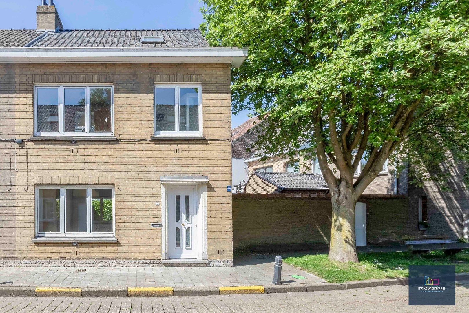 Hoofdfoto van de publicatie: Centraal gelegen halfopen bebouwing met stadskoer