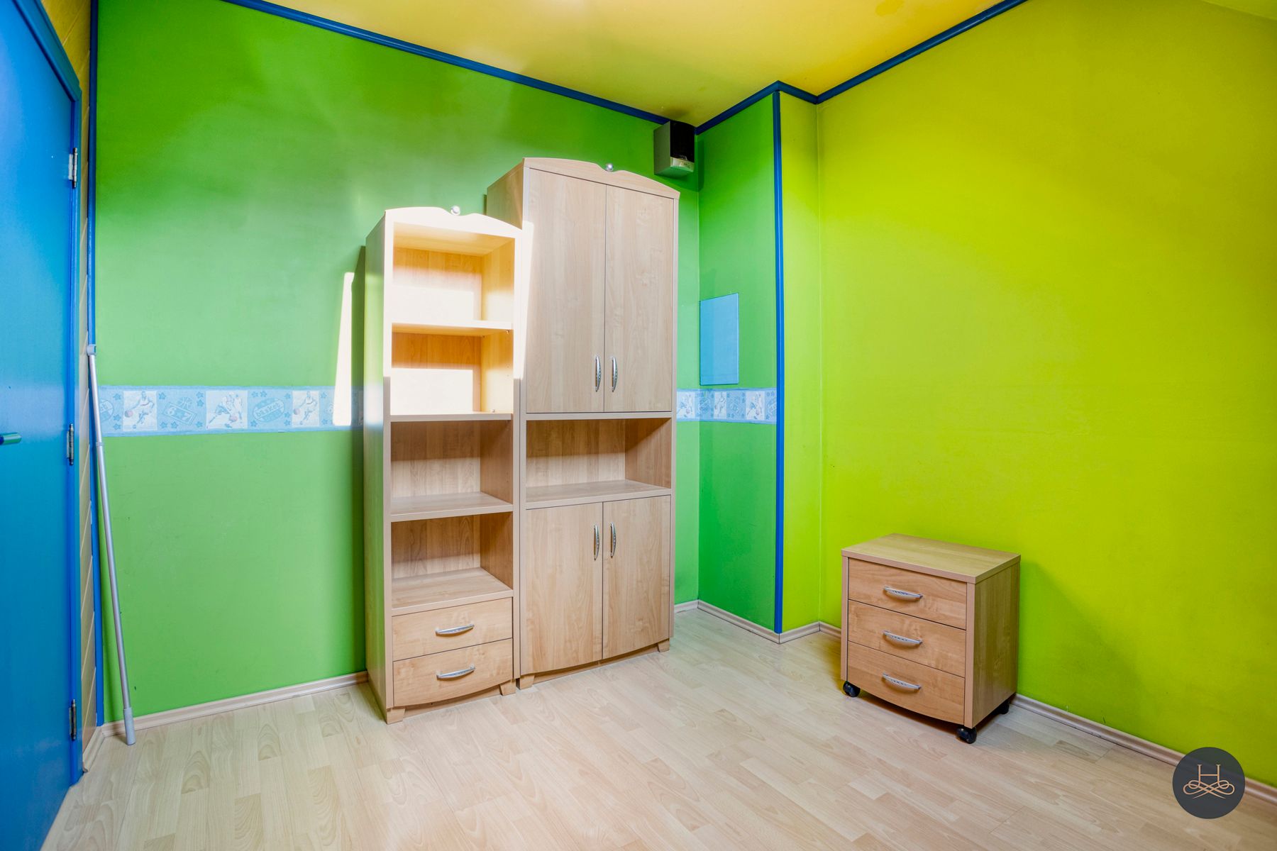 Instapklare ruime woning met tuin, oprit en royale garage foto 25