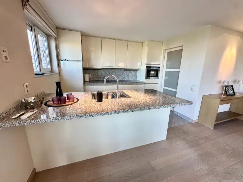 Exclusieve penthouse met 2 slaapkamers, royaal zonneterras en uniek groen uitzicht foto 9