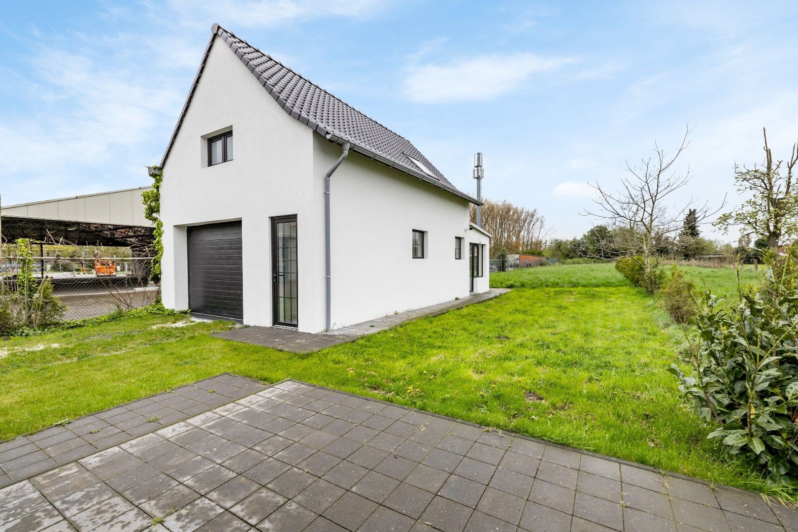 Luxueus gerenoveerde (2025) woning bijgebouw & ruime tuin in Zwijndrecht foto 19