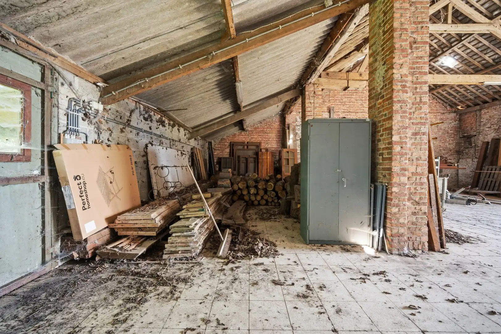Loods met garage en tuin op ruim perceel van 827 m² foto 9