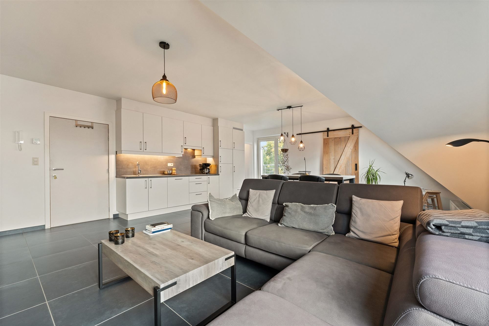 RECENT, ENERGIEZUINIG APPARTEMENT MET LIFT EN GARAGE! foto 7