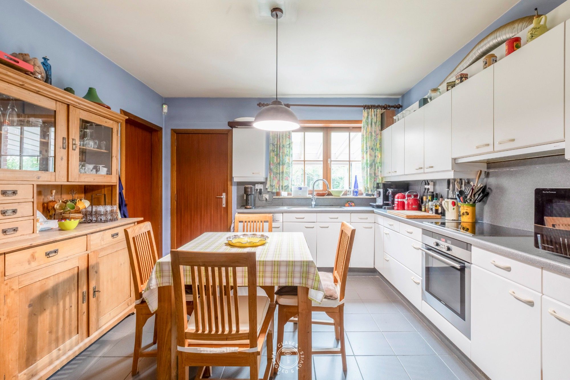 Charmante woning op een welgelegen locatie in Sinaai-Waas foto 11