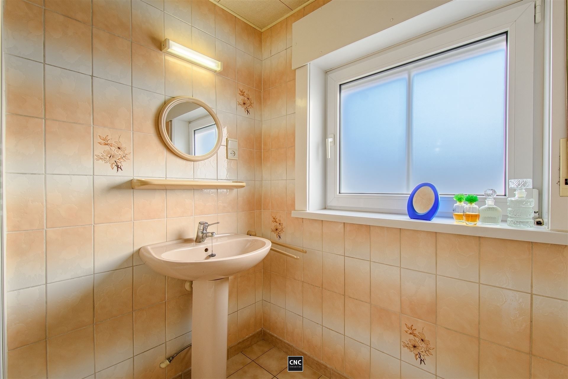 Bel-étage woning met potentieel in het pittoreske Lissewege. Halfopen bebouwing. Renovatieverplichting van toepassing! foto 12