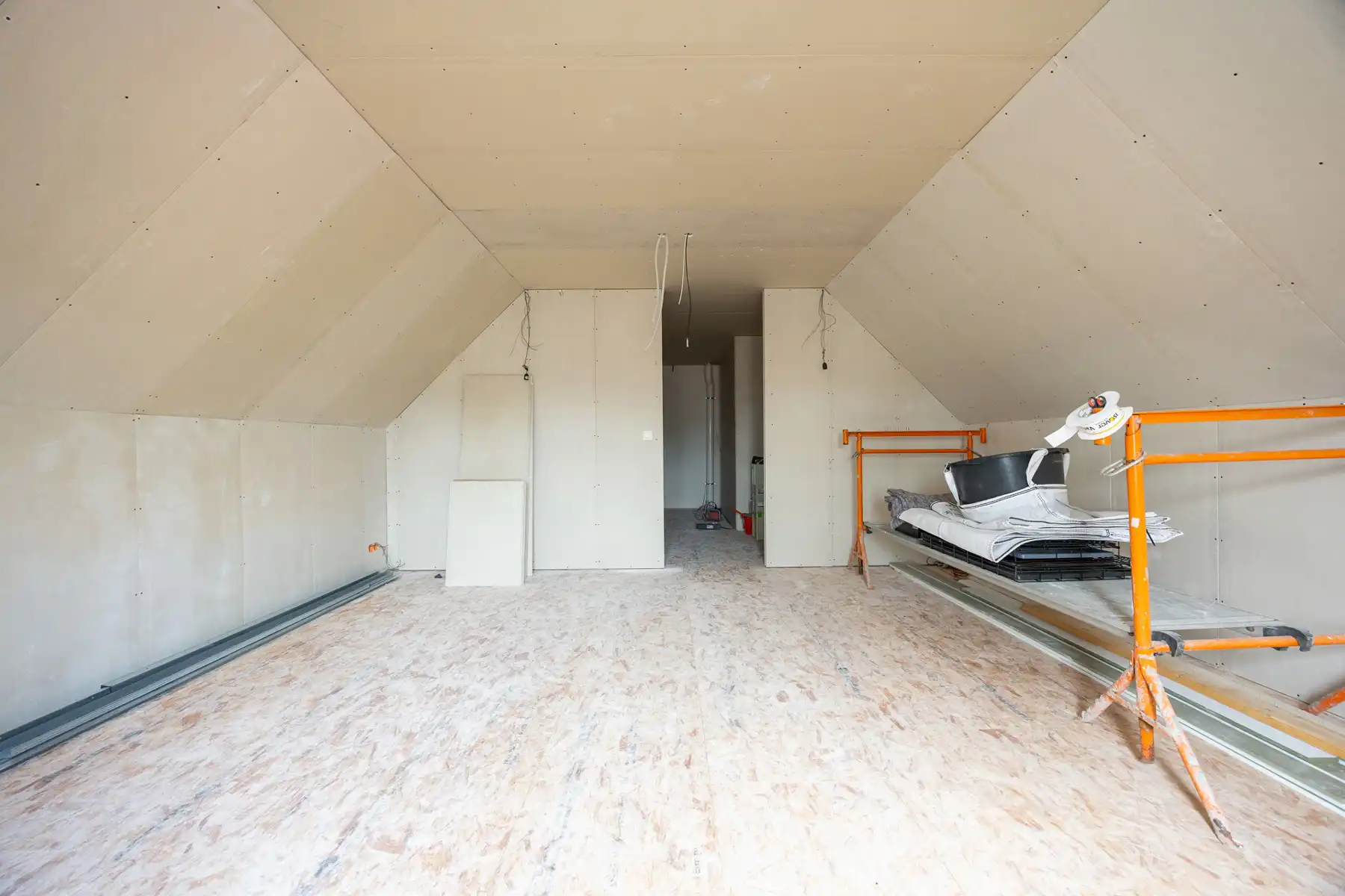 Ruime gezinswoning met tuin en 3 slaapkamers. foto 26