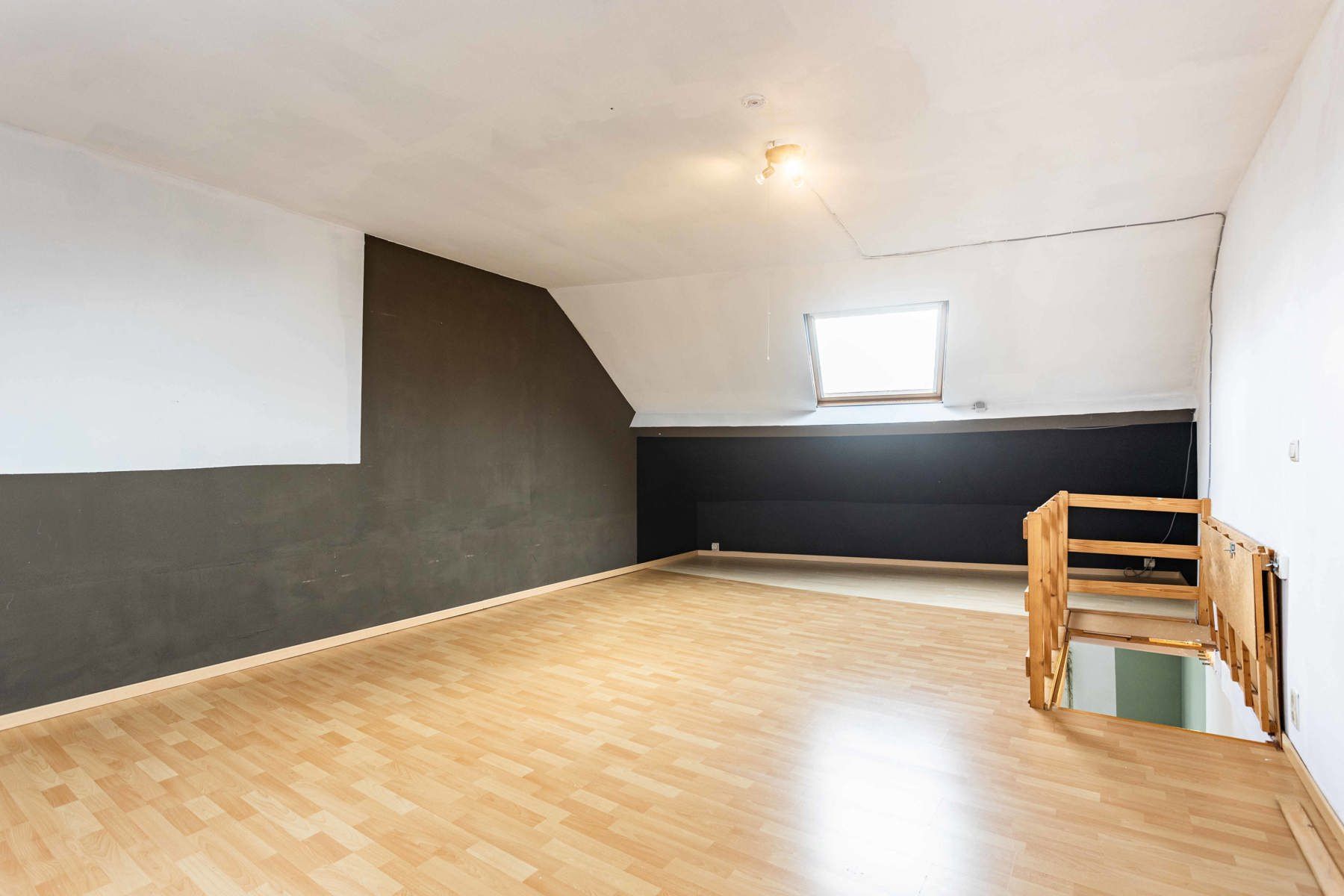 Te koop: te renoveren appartement in hartje Aalst! foto 13