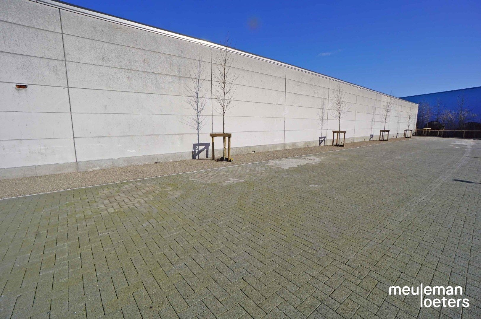 Bovengrondse parkeerplaats in het centrum foto 3