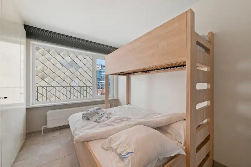 Smaakvol ingericht 2-slaapkamerappartement met adembenemend frontaal zeezicht foto 15