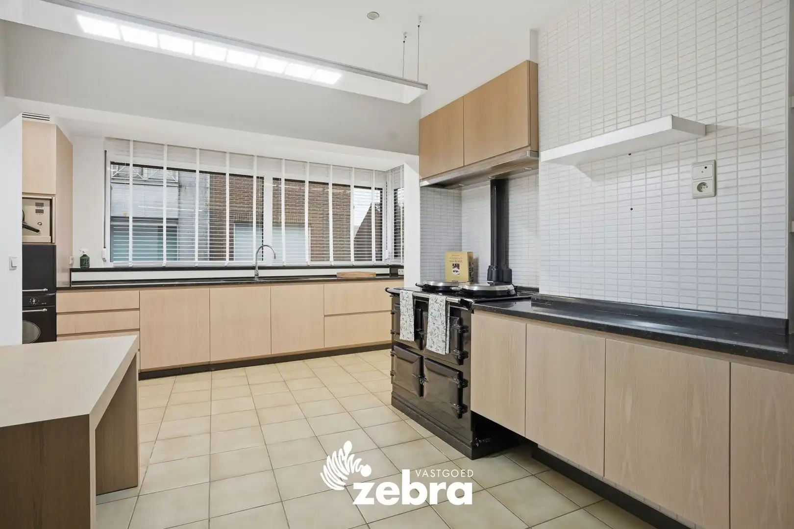 Stijlvolle, volledig gemeubelde karakterwoning in het centrum van Roeselare! foto 9