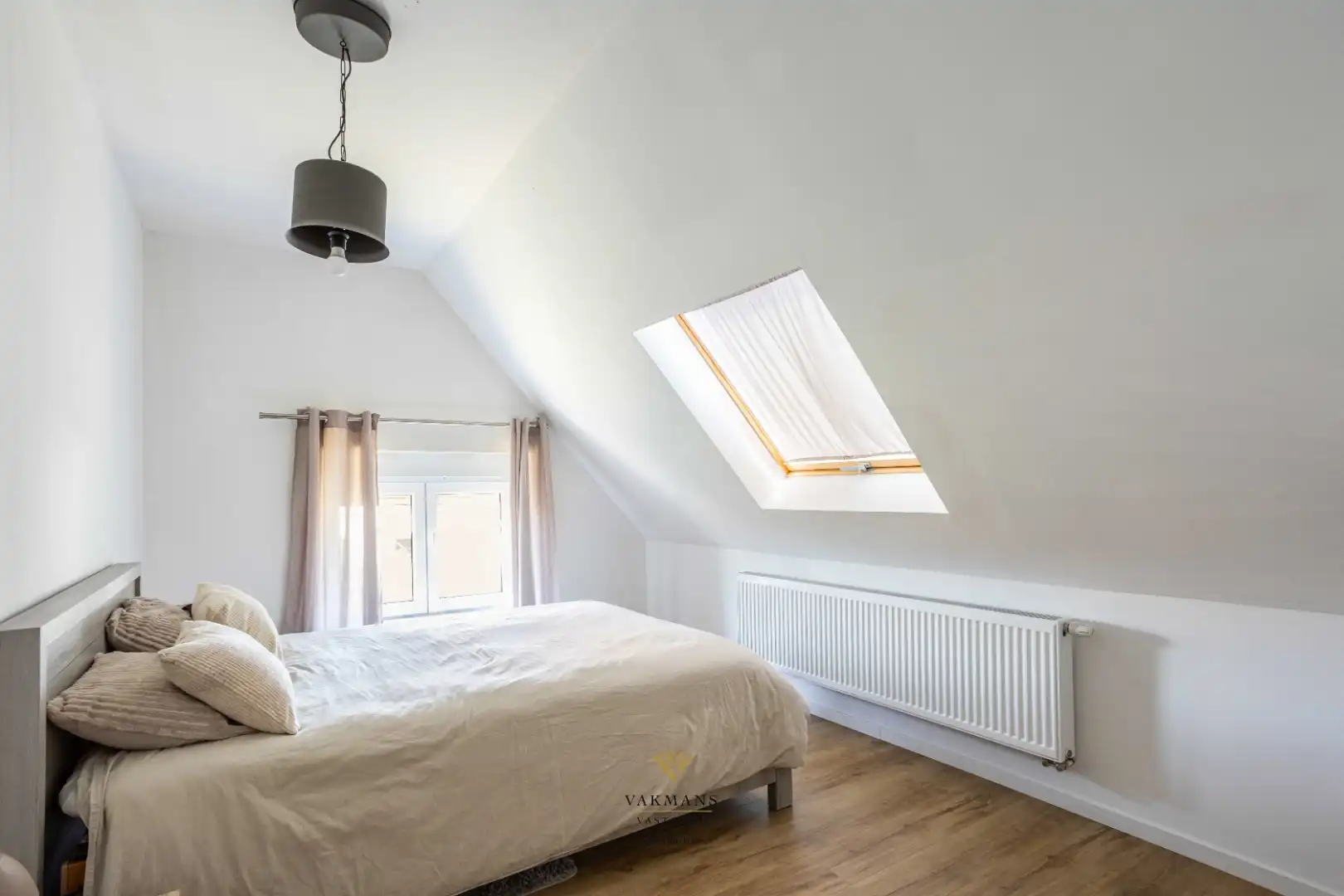 Alleenstaande woning op den buiten met 3 slaapkamers en garage foto 18