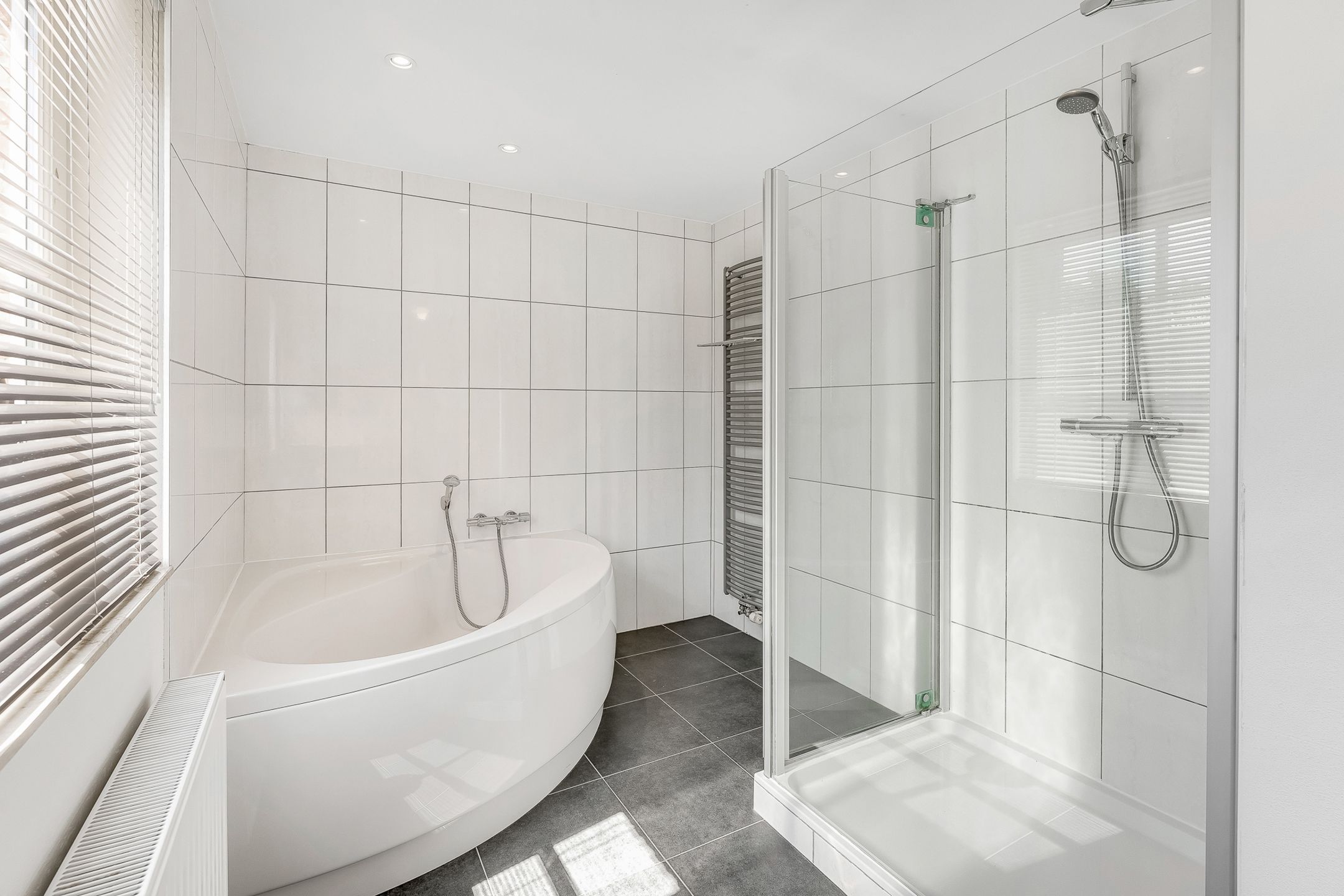 Instapklare woning met tuingerichte aanbouw foto 25