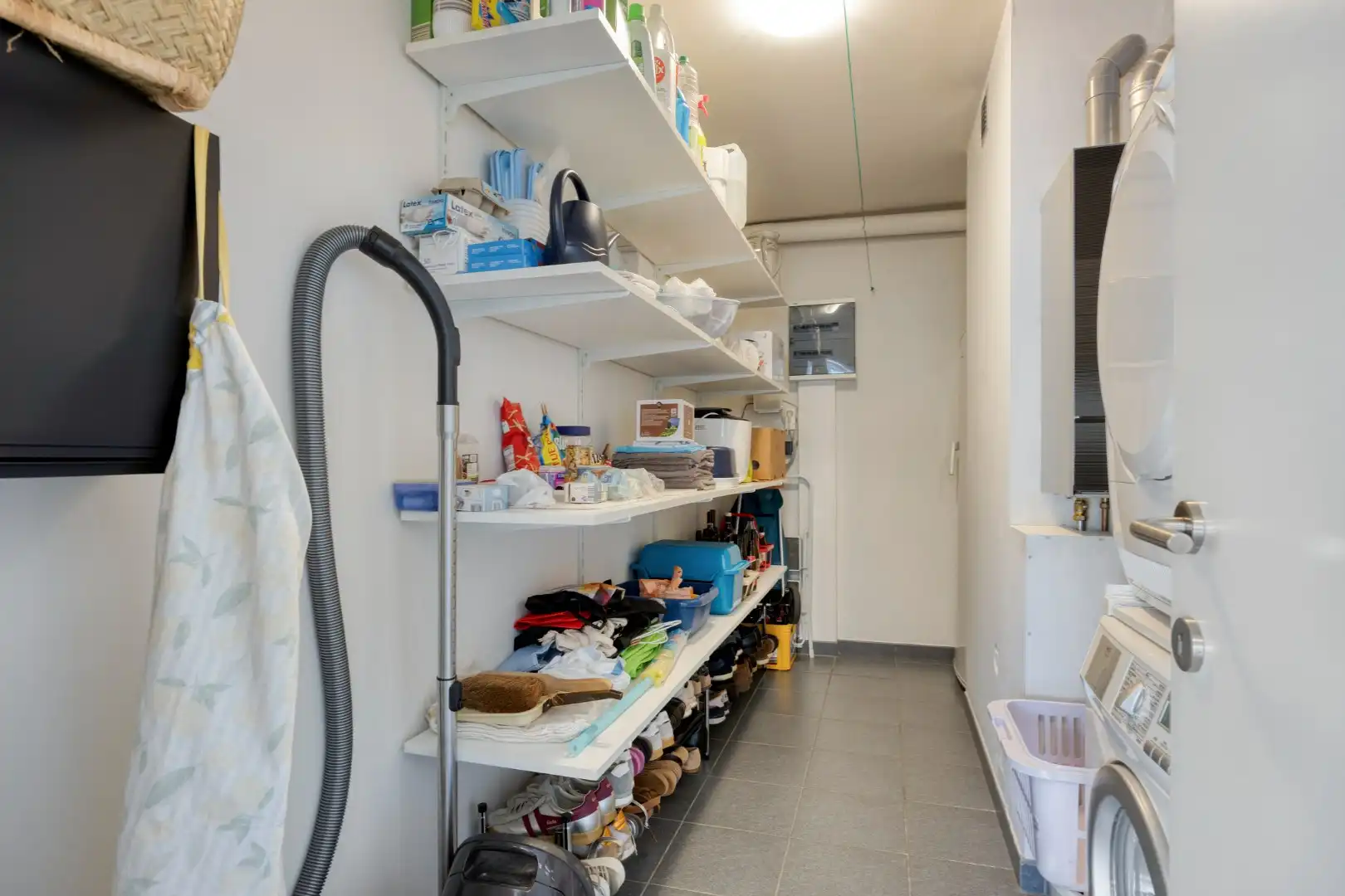 Gelijkvloers appartement met 2 slpk, 2 parkings en 2 kelderbergingen. foto 29