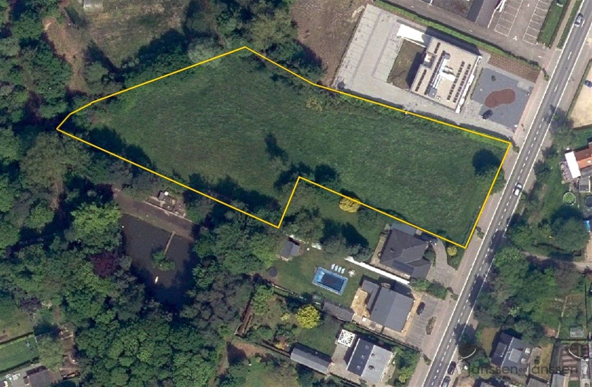 Projectgrond / bouwgrond / grond op perceel van 5784.07 m² foto {{pictureIndex}}