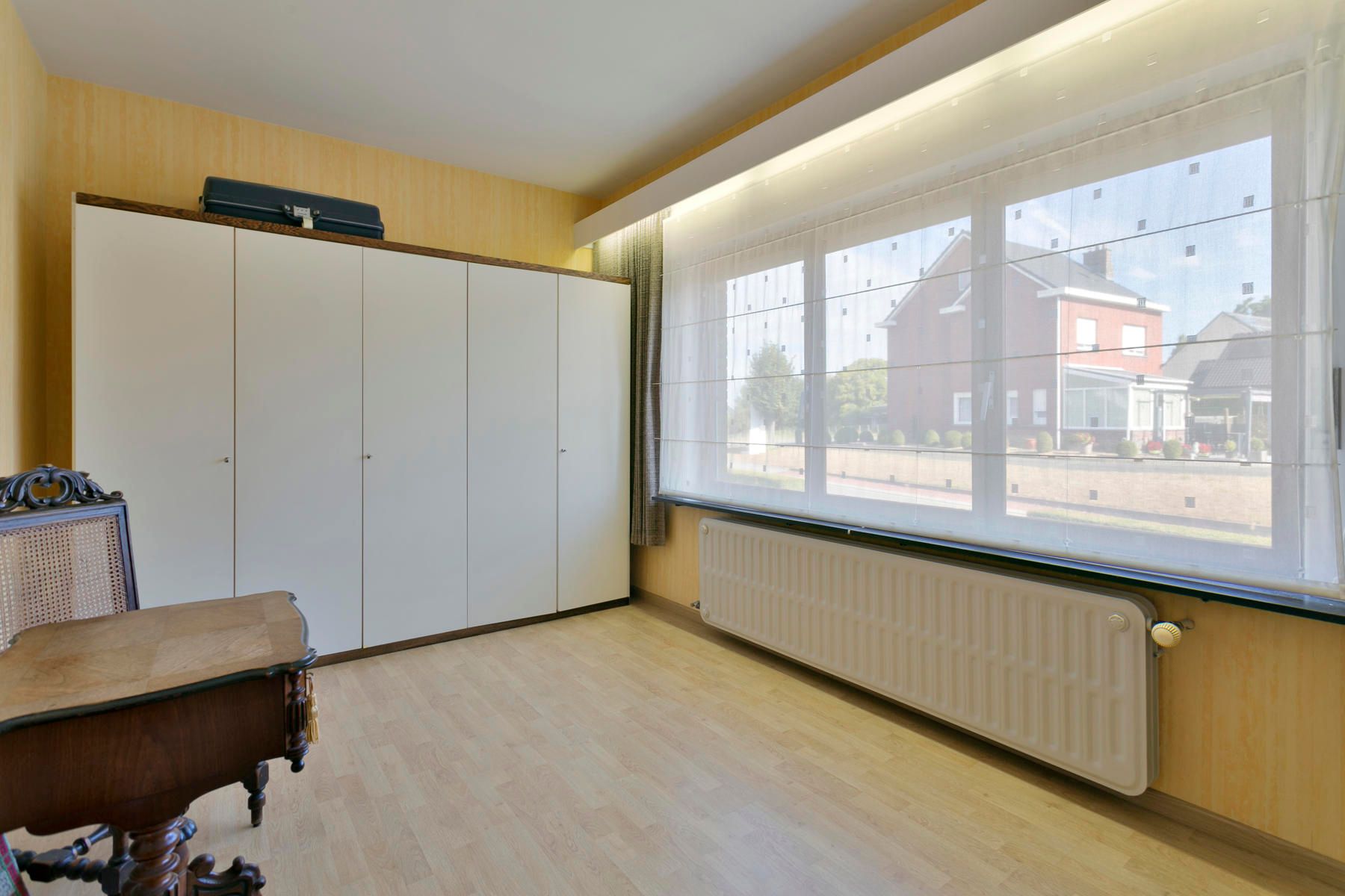Bungalow met 2 garages, tuin en 3 slaapkamers! foto 18