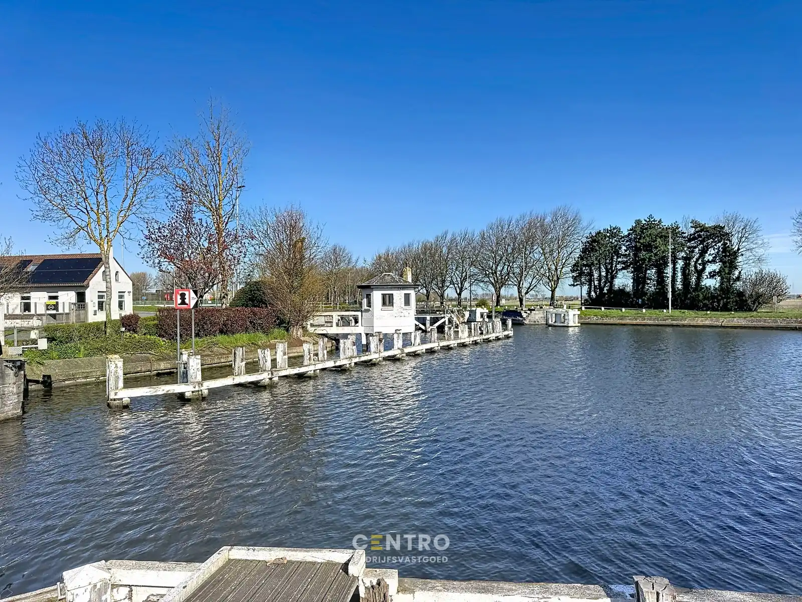 Fantastische woonst met handelsruimte op CHARMANTE ligging te Oostende! foto 49