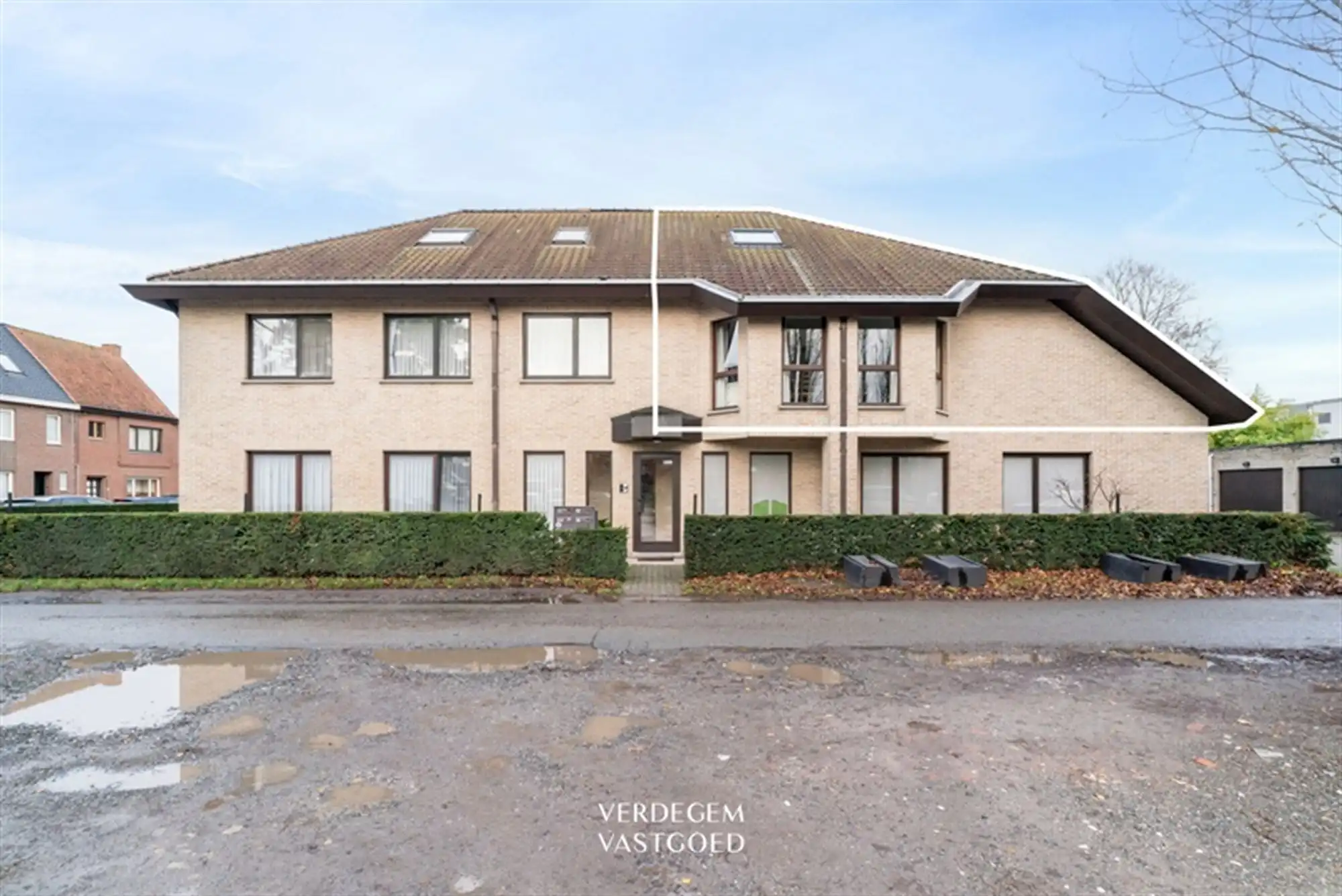 Rustig gelegen duplexappartement met 2 ruime slaapkamers en garage foto {{pictureIndex}}