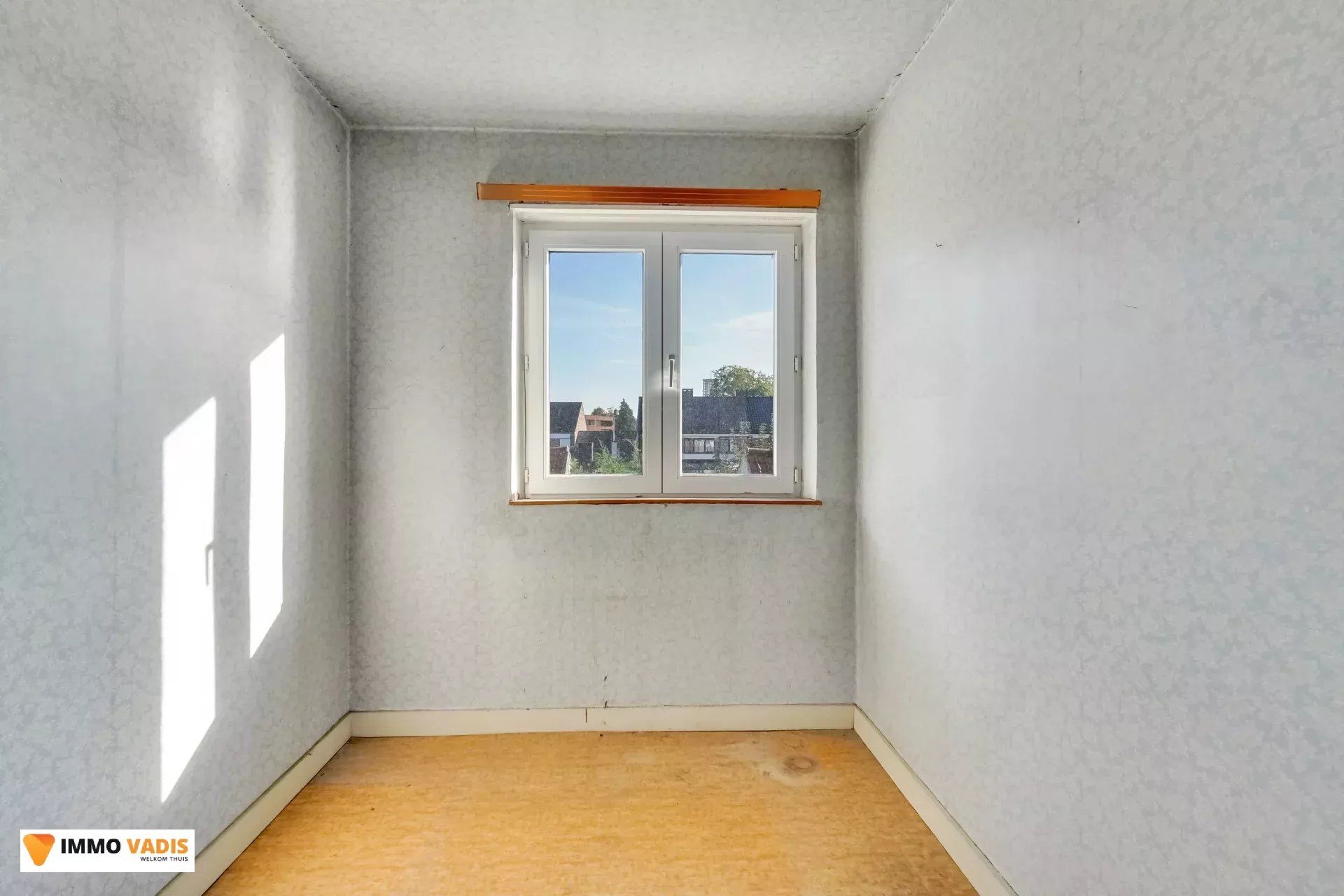 Woning met drie slaapkamers en dubbele garage foto 8