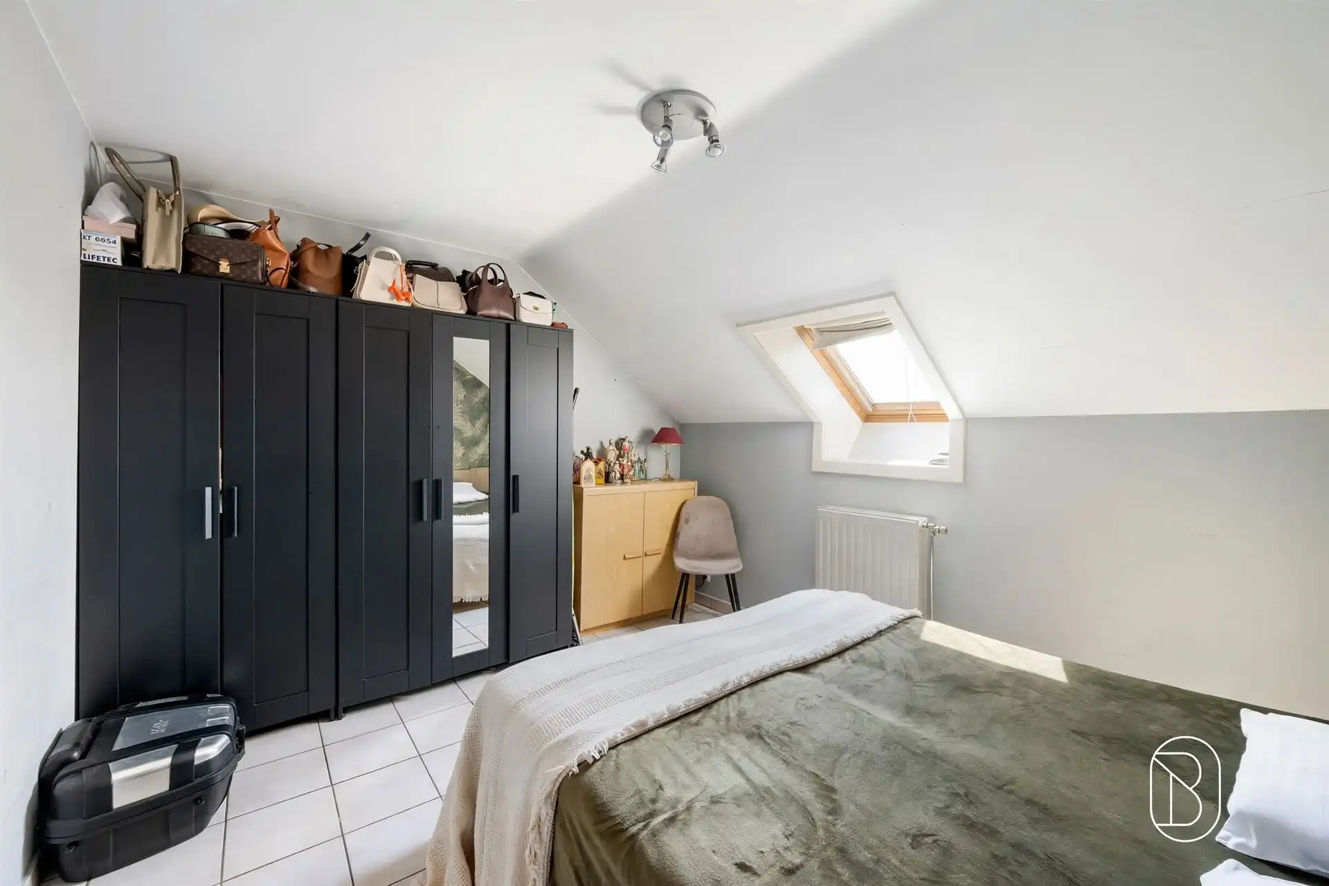 Instapklaar vernieuwd appartement nabij de Gavers foto 10