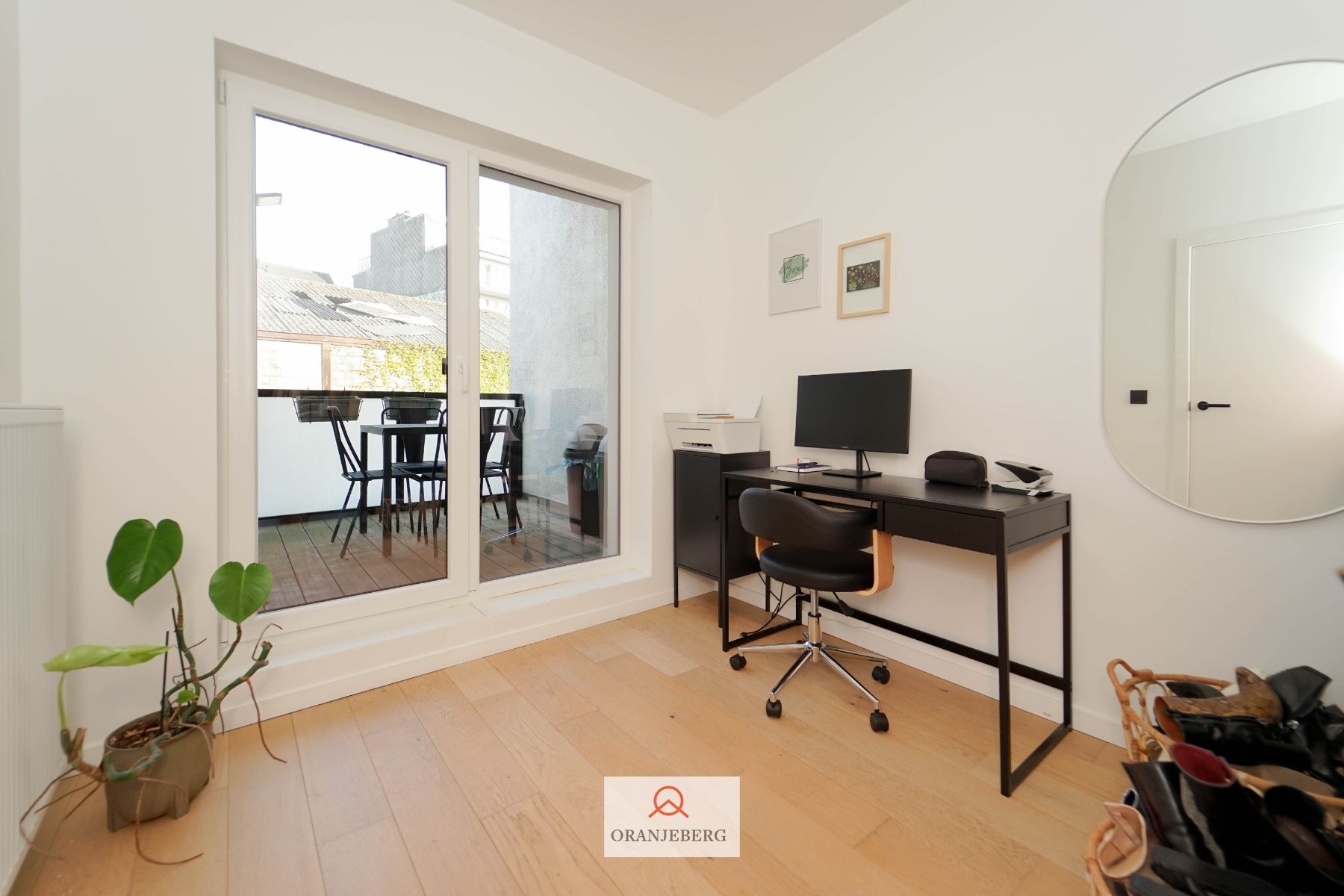 Lichtrijk en gerenoveerd 2 slpk appartement met terras foto 20