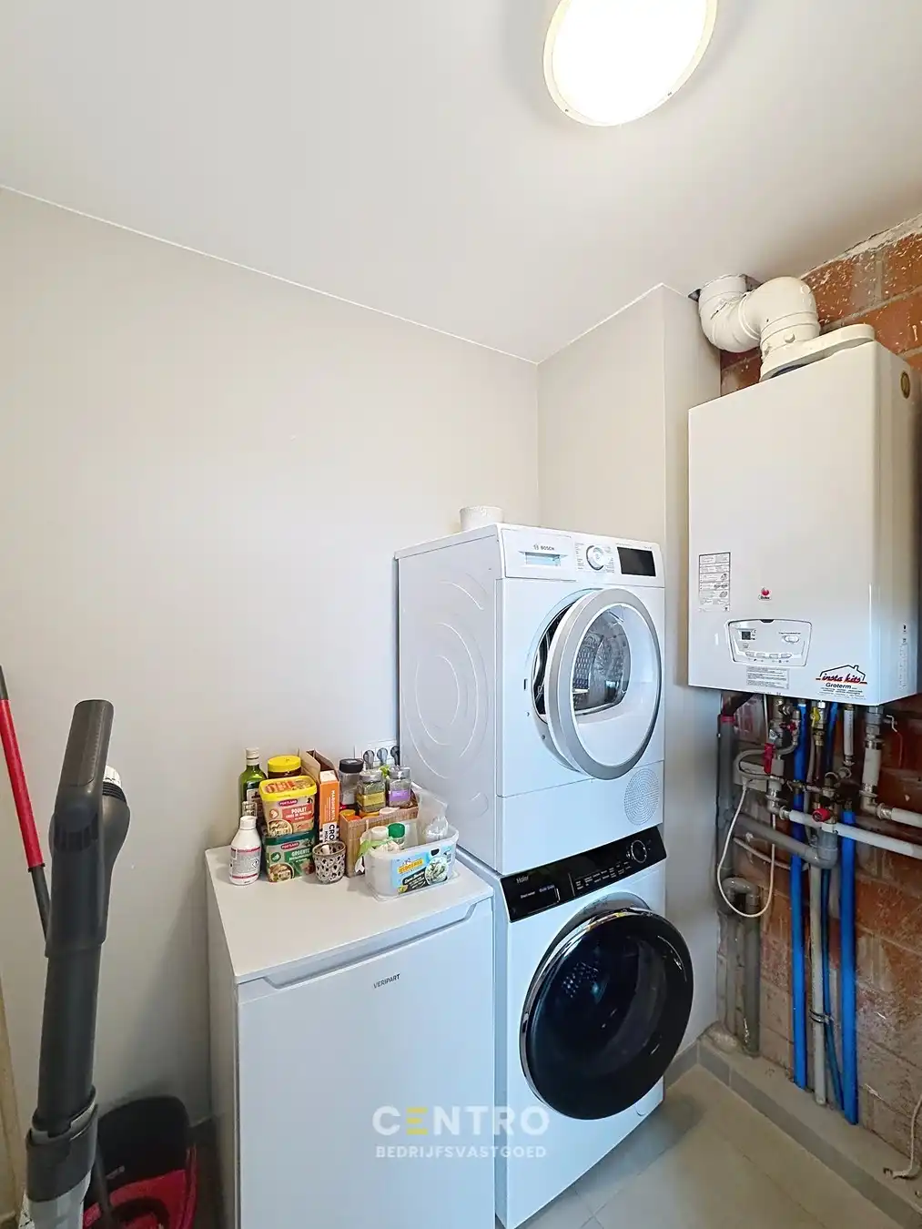 Strategisch gelegen BEDRIJFSPAND met magazijn, kantoren, verhuurd appartement & perceel bouwgrond (villa-bouw) nabij autosnelwegen te 8000 Brugge foto 17